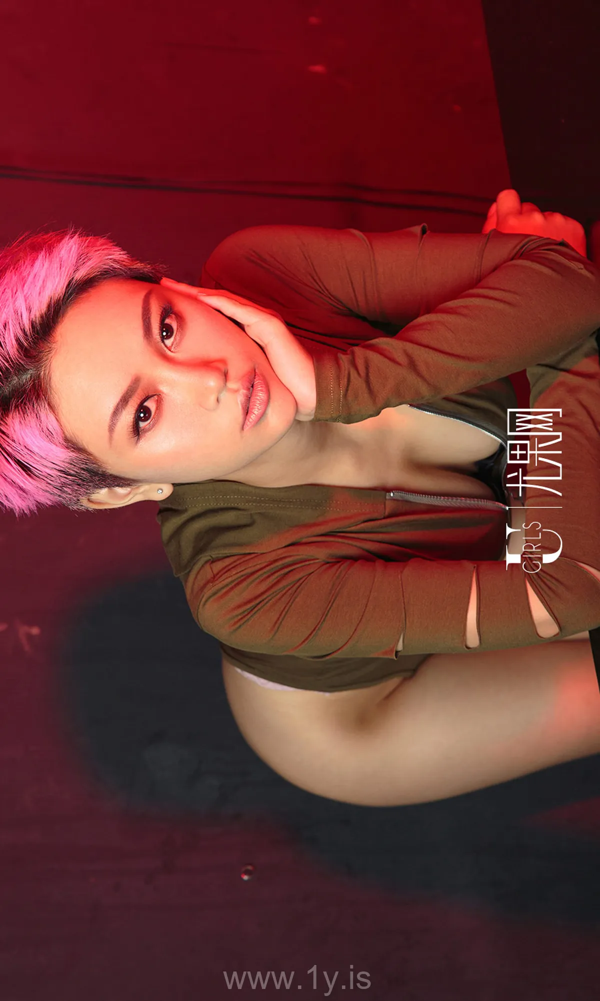 UGIRLS NO.1200 Elegant & Pretty Chinese Cougar Amanda