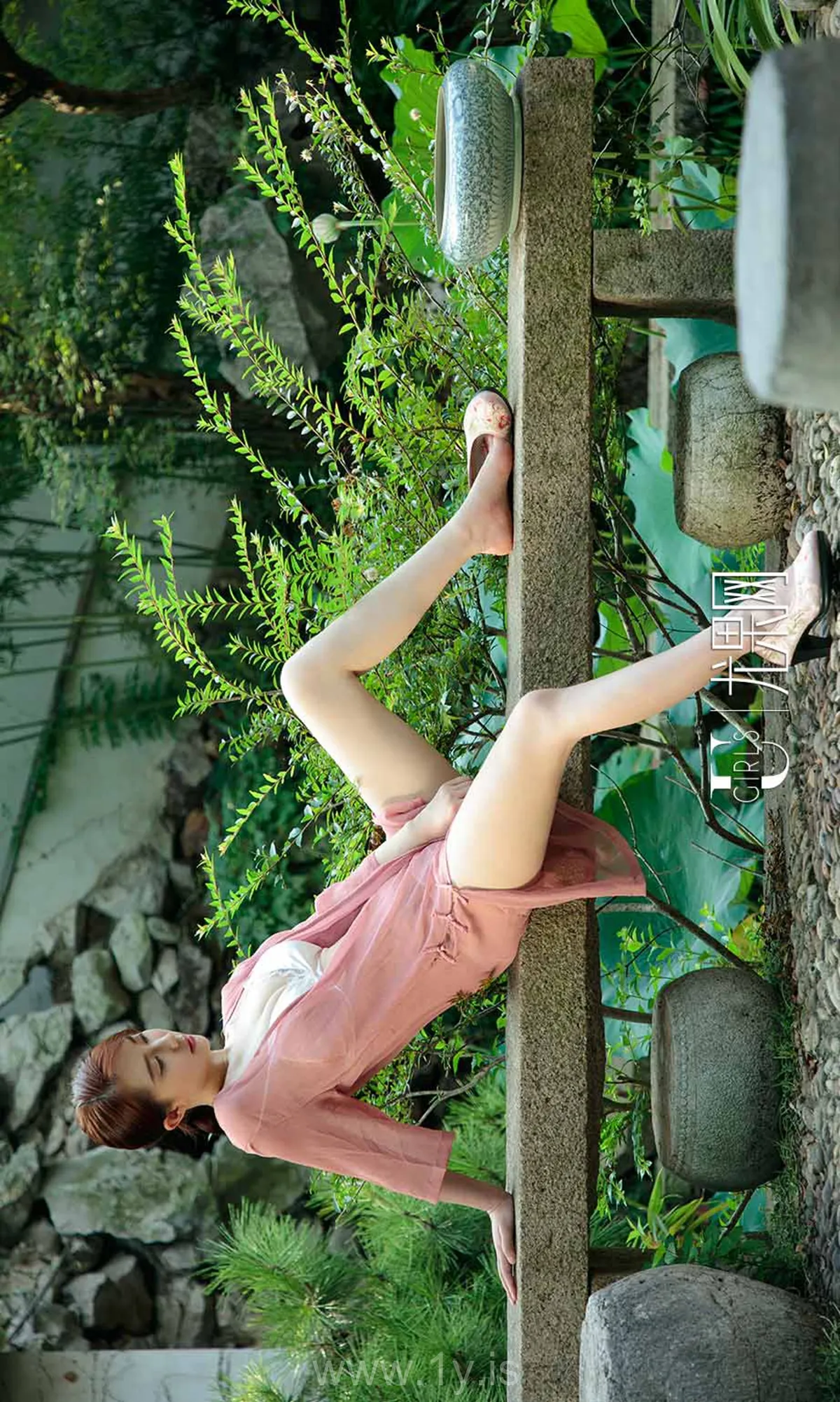 UGIRLS NO.1222 Beautiful & Classy Chinese Chick 苏小曼