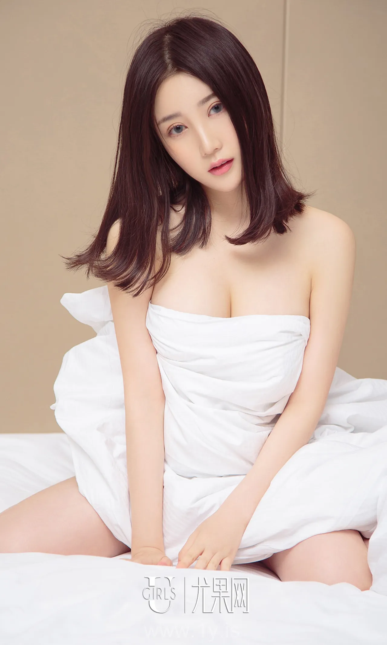 UGIRLS NO.1283 Well Done Chinese Cutie 曼蒂娜