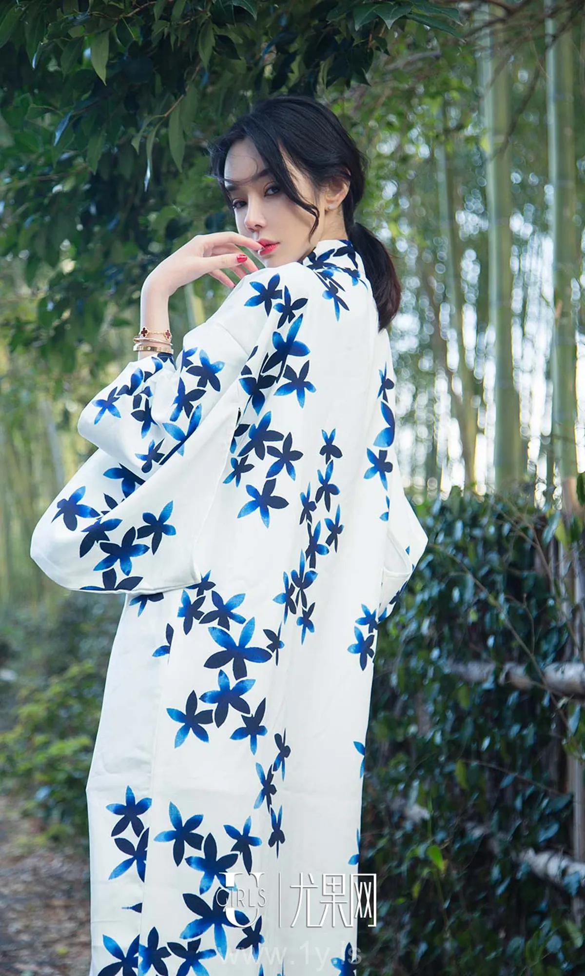 UGIRLS NO.1361 Fashionable & Trendy Chinese Peri 青树&萌琪琪