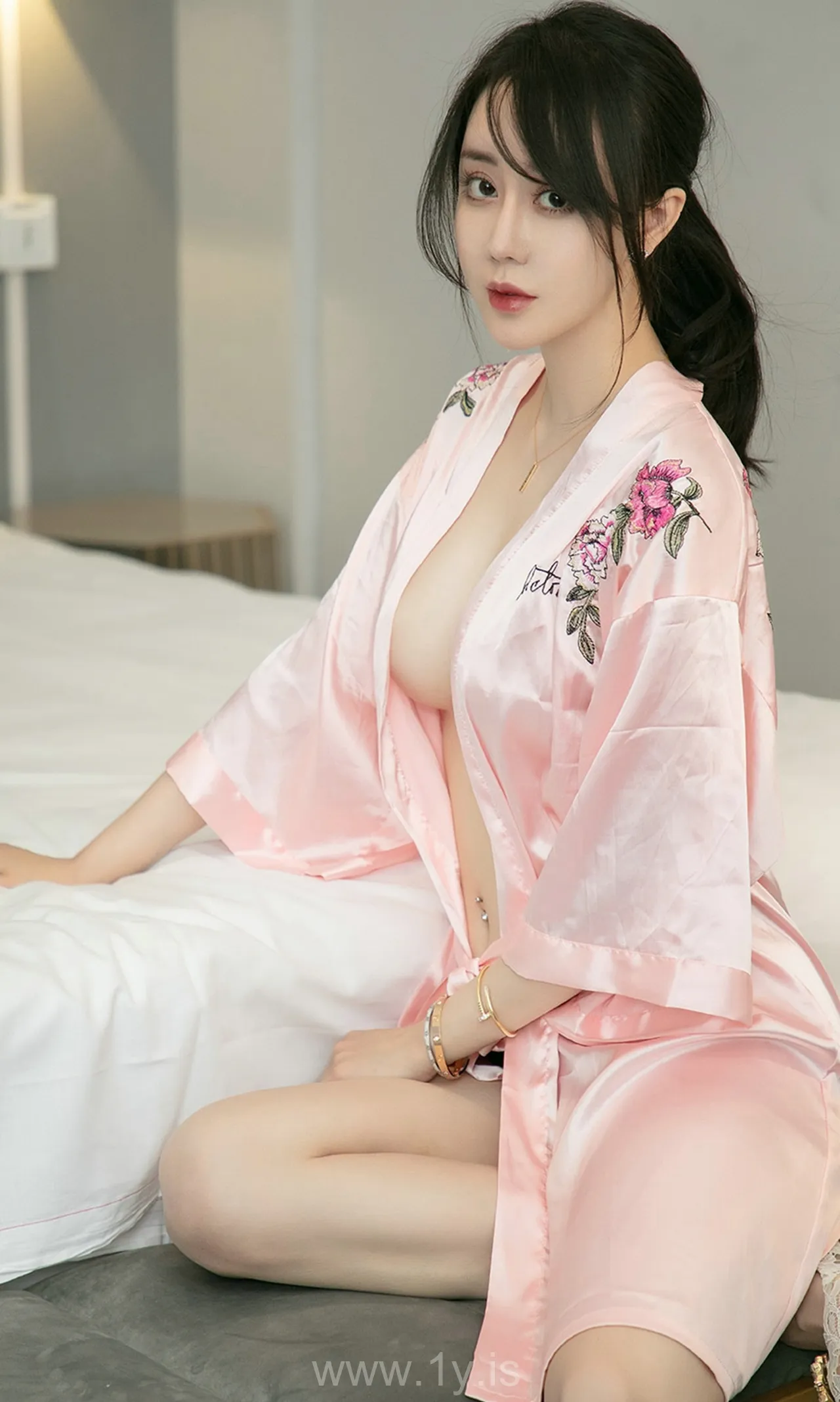 UGIRLS NO.1458 Gorgeous & Attractive Chinese Goddess 欣凌心电心