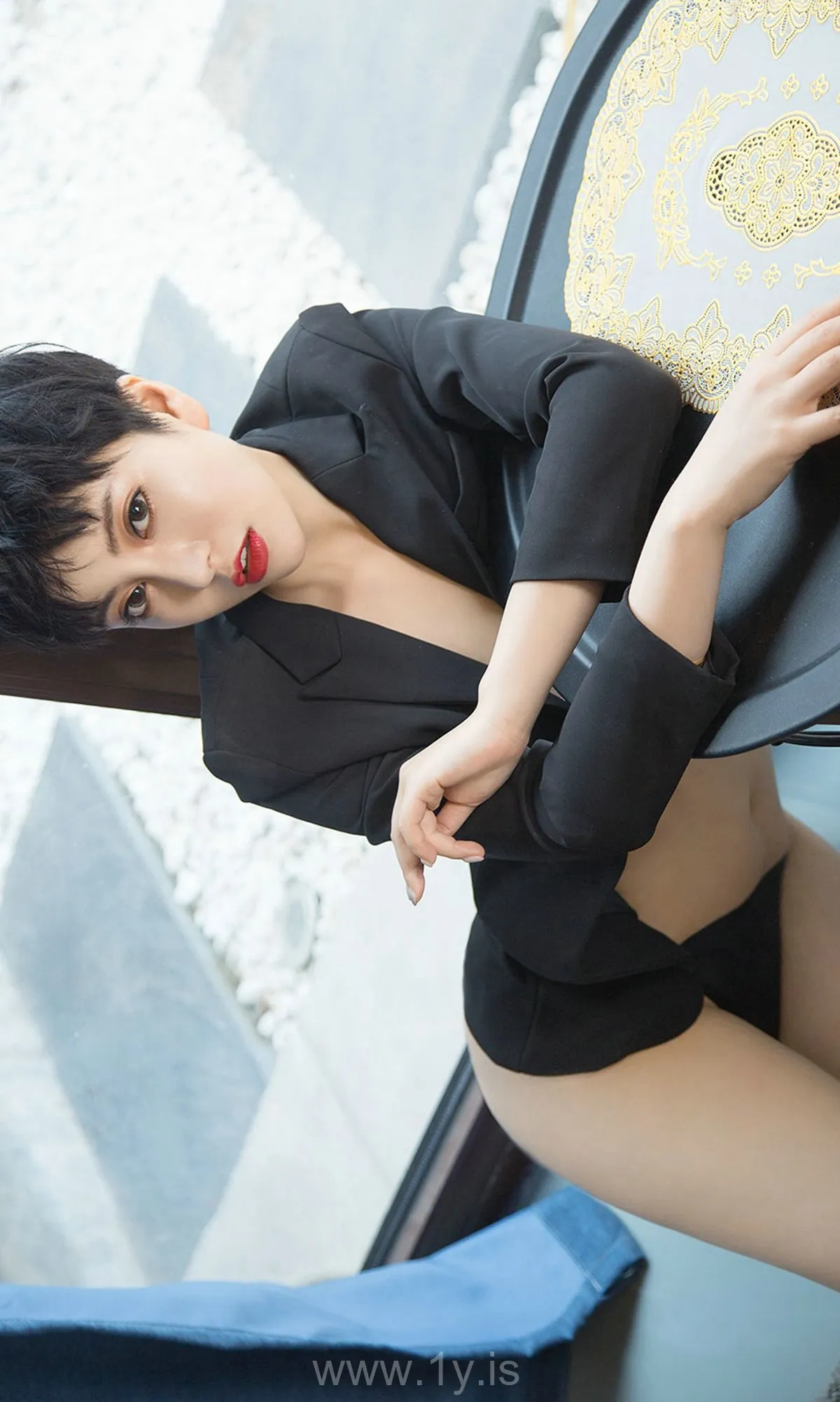 UGIRLS NO.1469 Nice-looking & Lovely Chinese Goddess 黑白诱惑金卓然