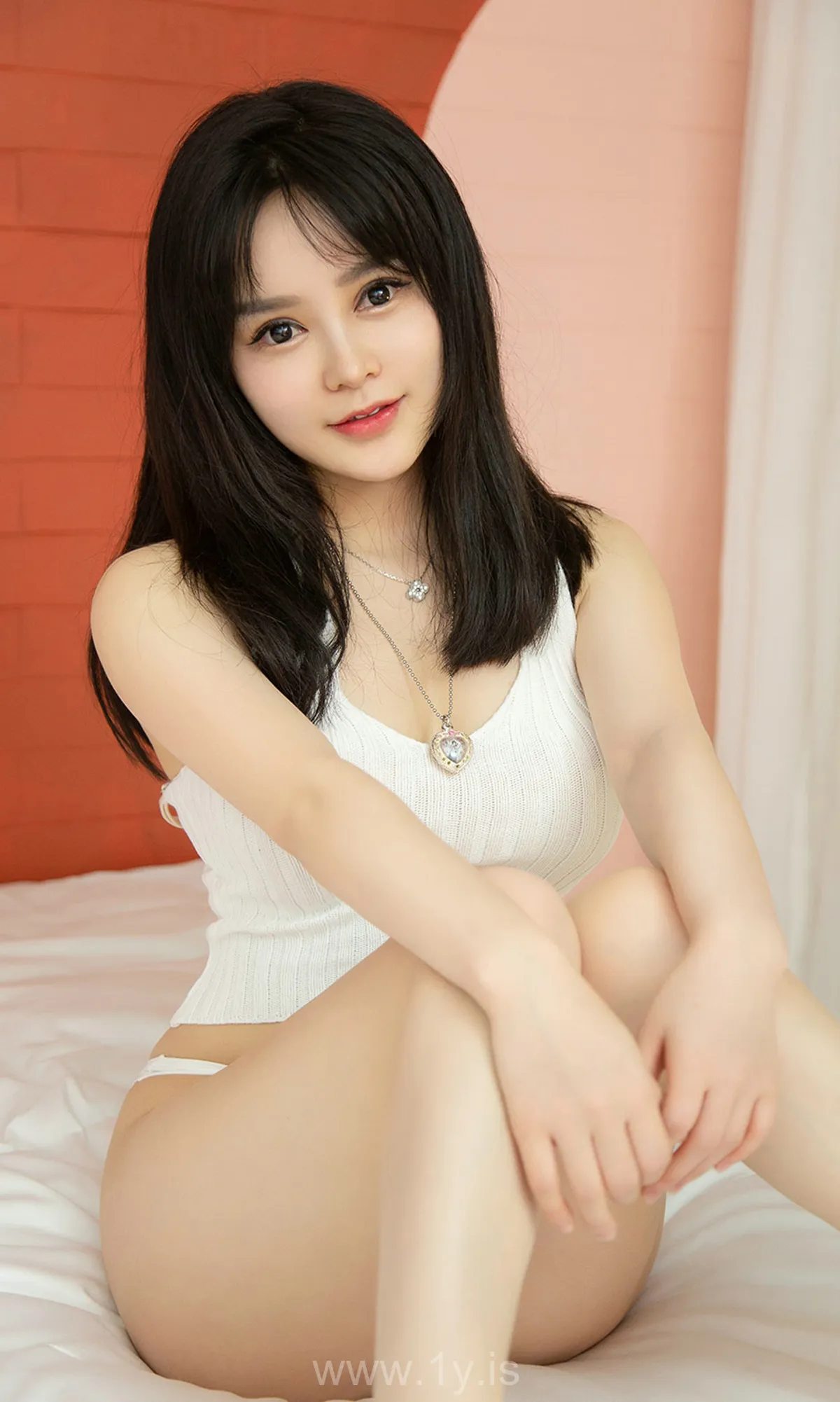 UGIRLS NO.1470 Hot & Gorgeous Chinese Beauty 雨季型恋人安琪拉
