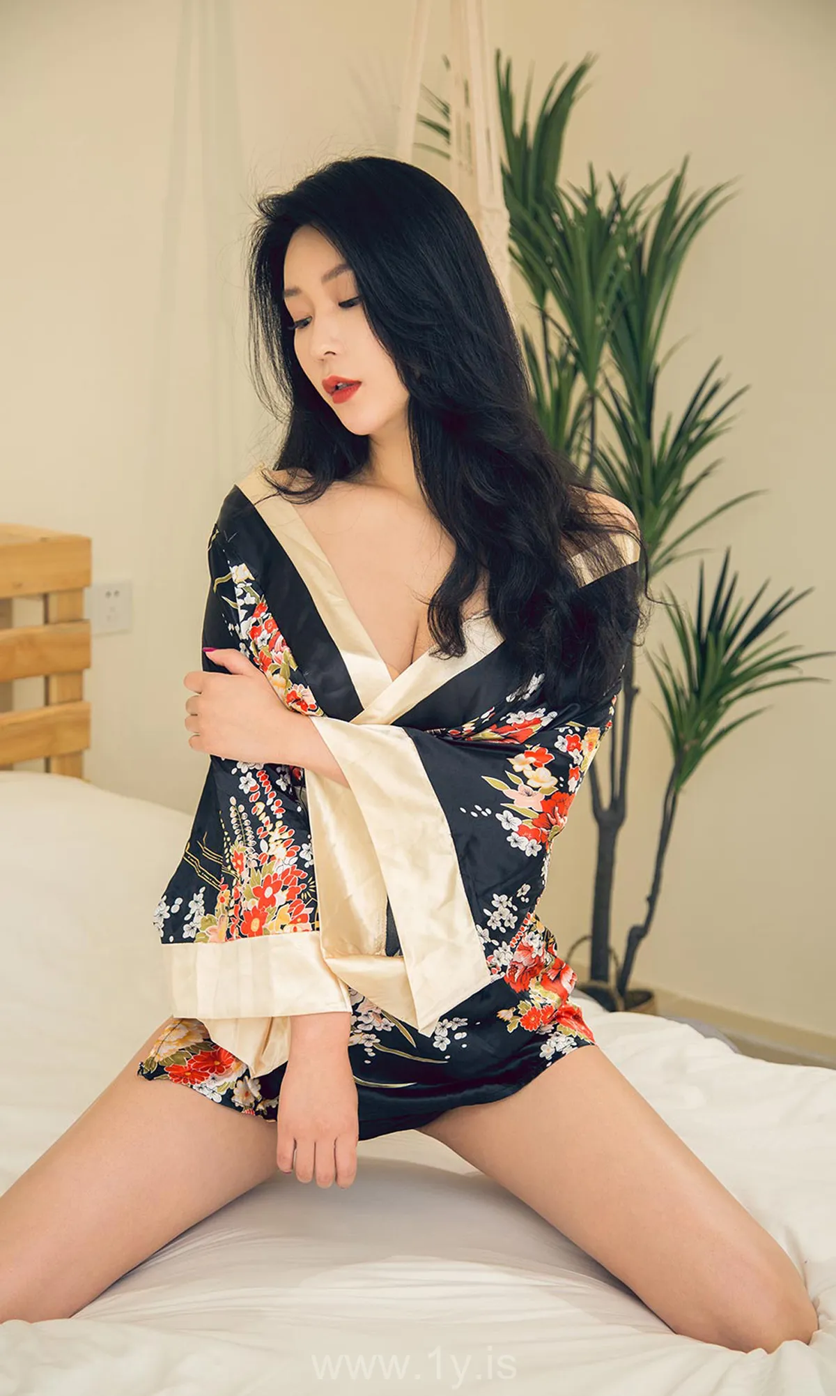 UGIRLS NO.1572 Stylish & Pretty Chinese Model 刘瑾希