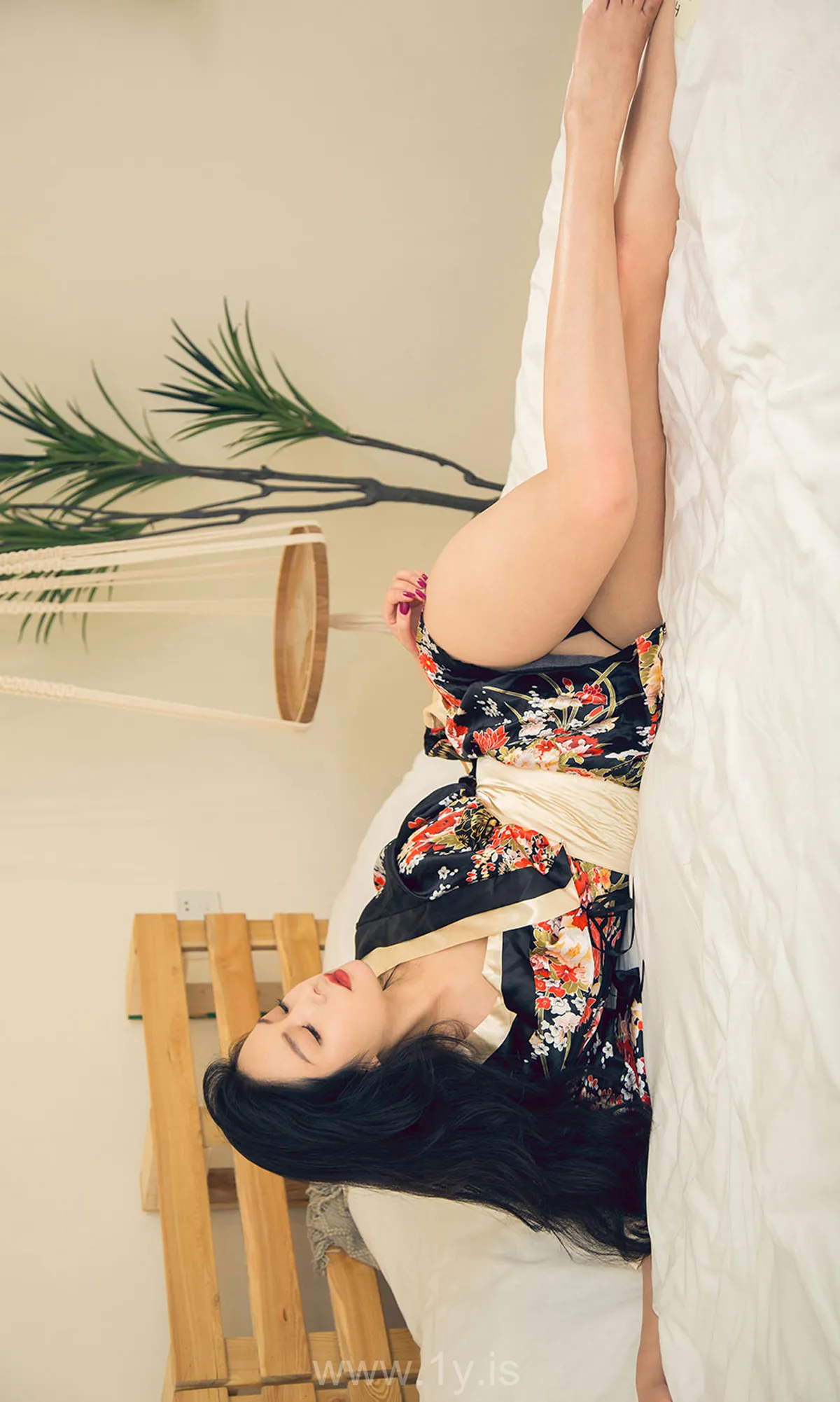 UGIRLS NO.1572 Stylish & Pretty Chinese Model 刘瑾希