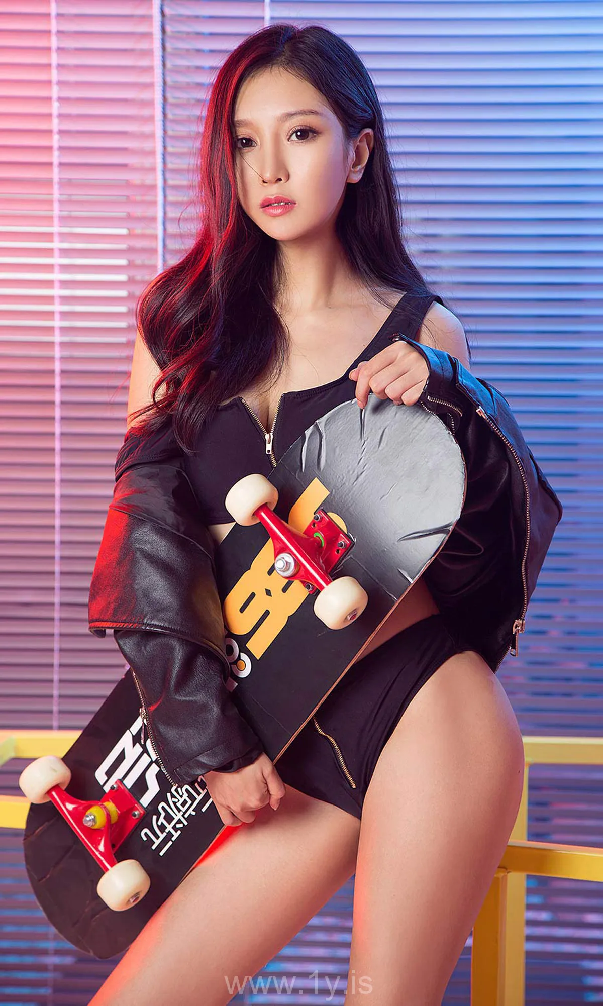 UGIRLS NO.1590 Stylish & Slender Chinese Model 多情善感