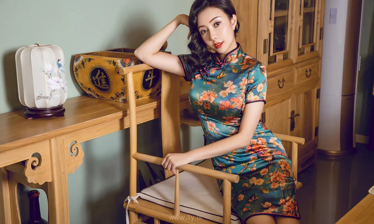 UGIRLS NO.1603 Fair & Well-developed Chinese Jade 果儿victoria