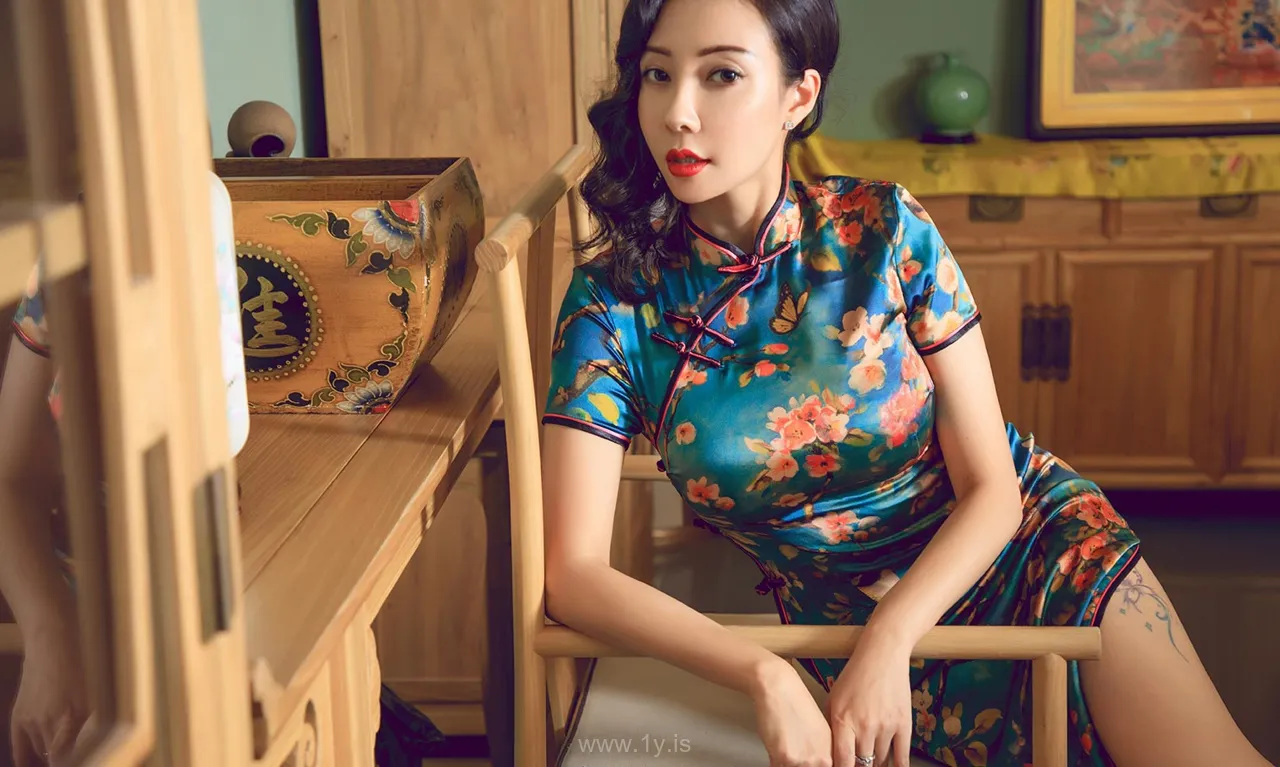 UGIRLS NO.1603 Fair & Well-developed Chinese Jade 果儿victoria