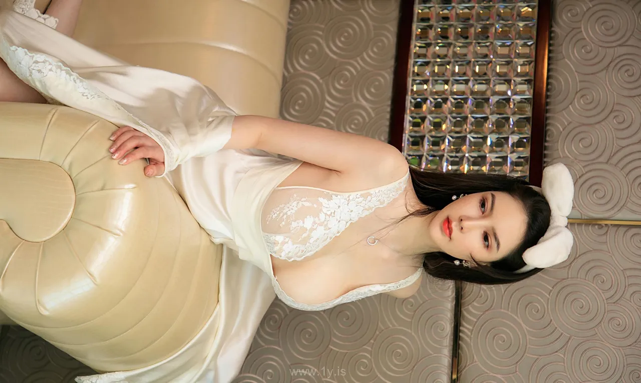 UGIRLS NO.1607 Stylish & Gorgeous Chinese Cutie 李丽莎