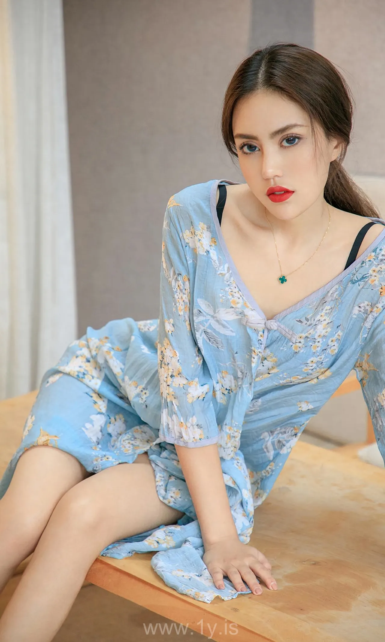 UGIRLS NO.1611 Trendy & Beautiful Chinese Cutie 明娜