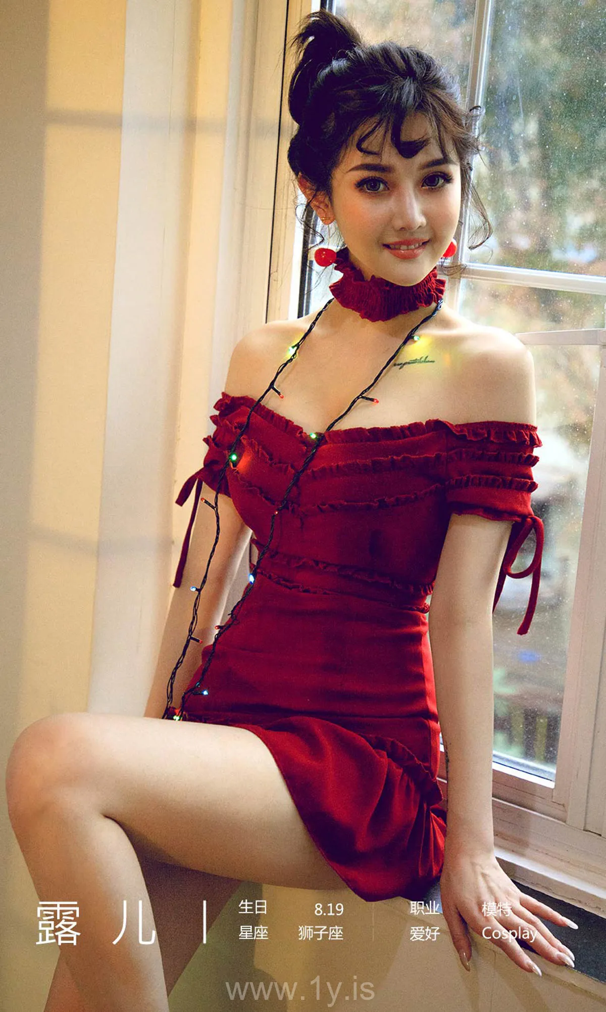 UGIRLS NO.1672 Good-looking Chinese Angel 露儿《圣诞限定》