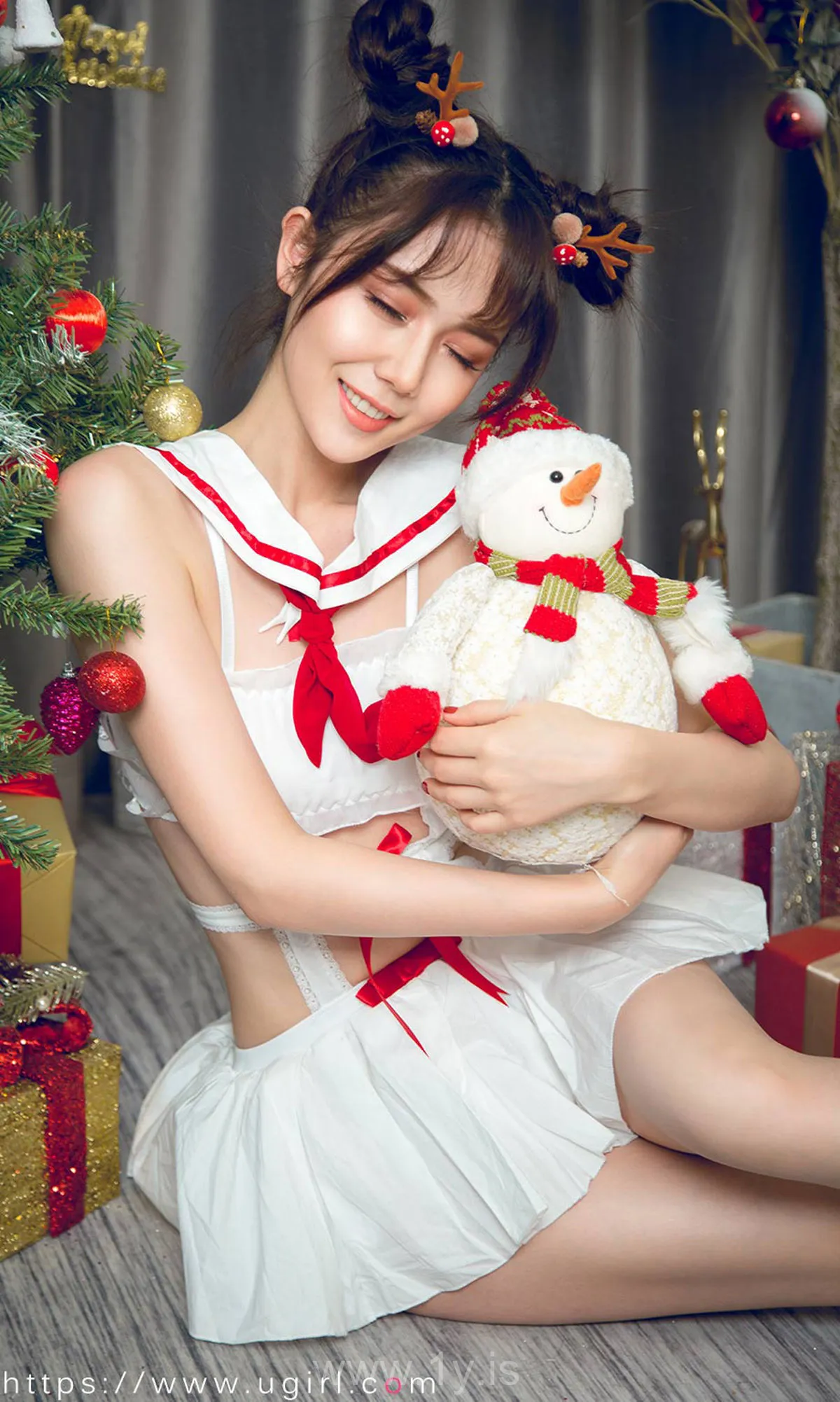 UGIRLS NO.1679 Well-developed & Well Done Chinese Beauty 唐小糖《制服少女圣诞秀》