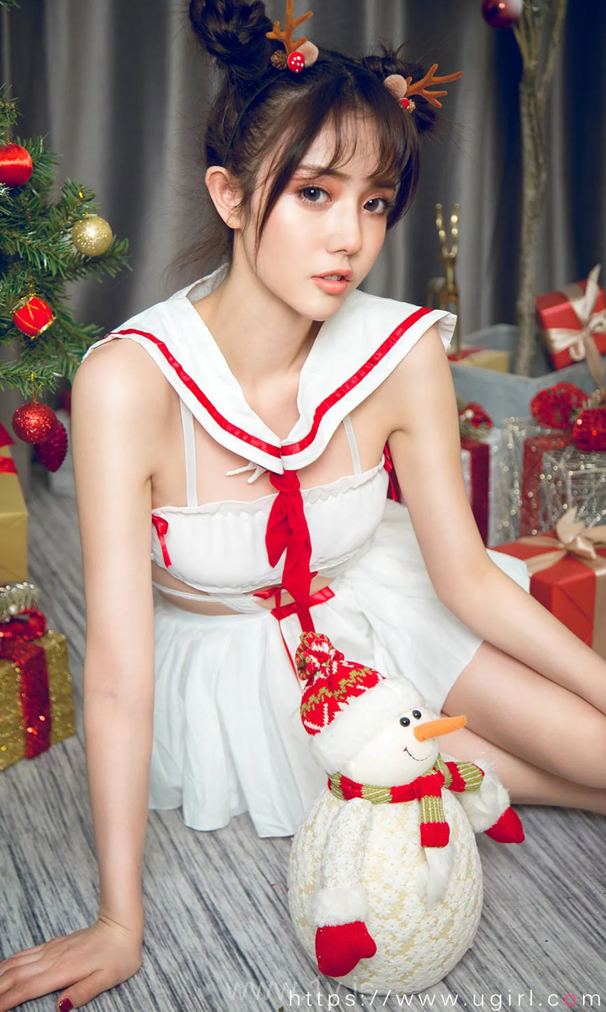 UGIRLS NO.1679 Well-developed & Well Done Chinese Beauty 唐小糖《制服少女圣诞秀》