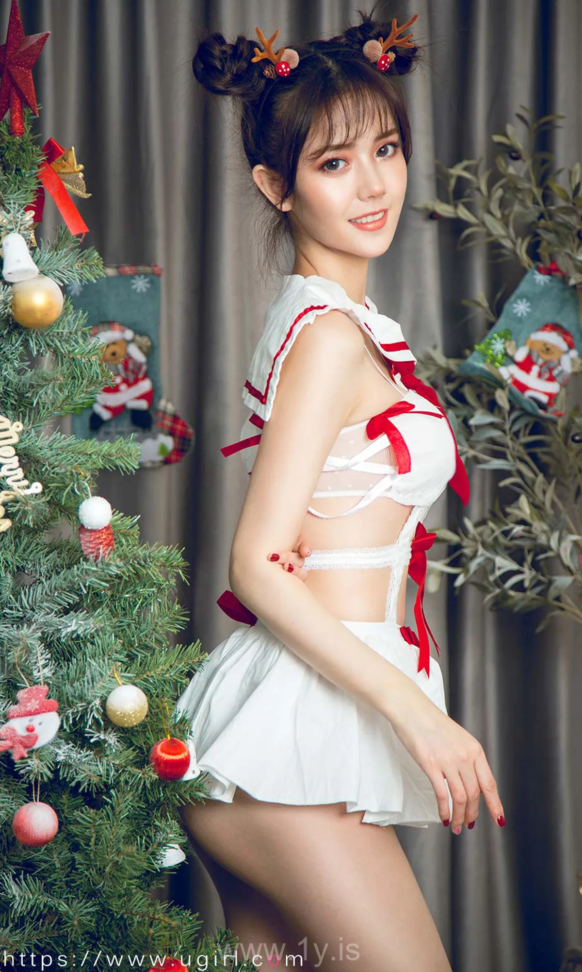 UGIRLS NO.1679 Well-developed & Well Done Chinese Beauty 唐小糖《制服少女圣诞秀》