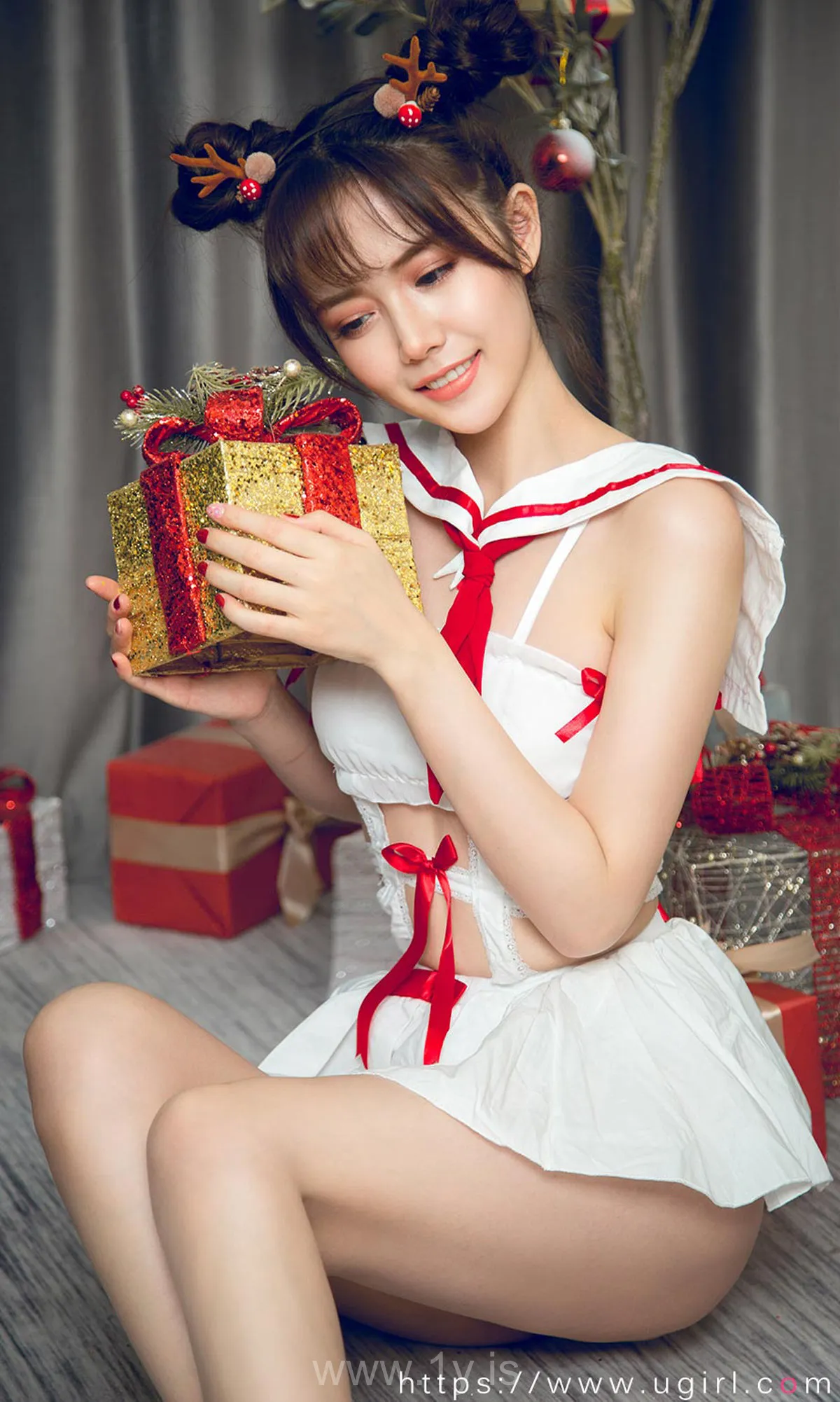 UGIRLS NO.1679 Well-developed & Well Done Chinese Beauty 唐小糖《制服少女圣诞秀》