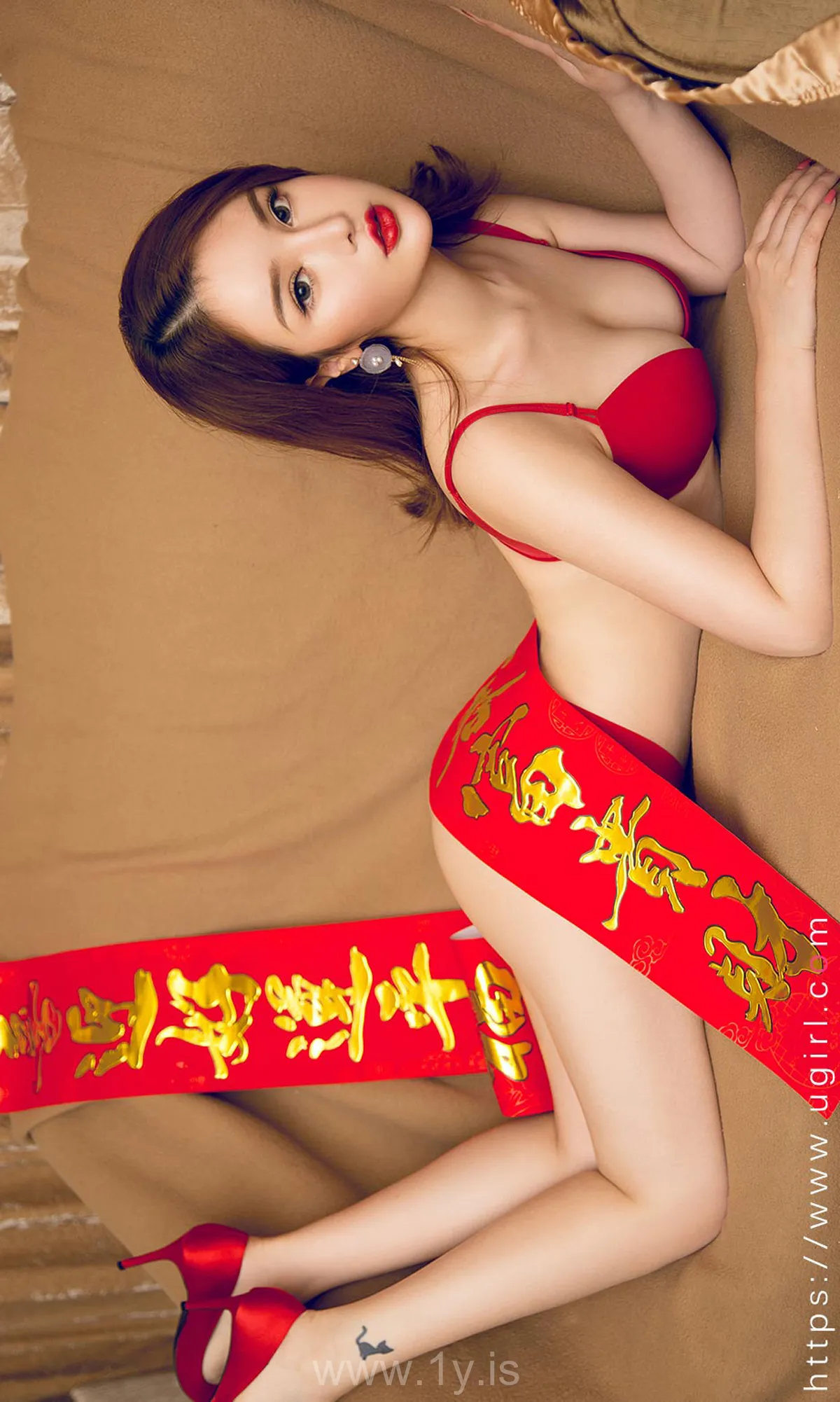 UGIRLS NO.1703 Appealing & Knockout Chinese Hottie 过小年陈宇曦