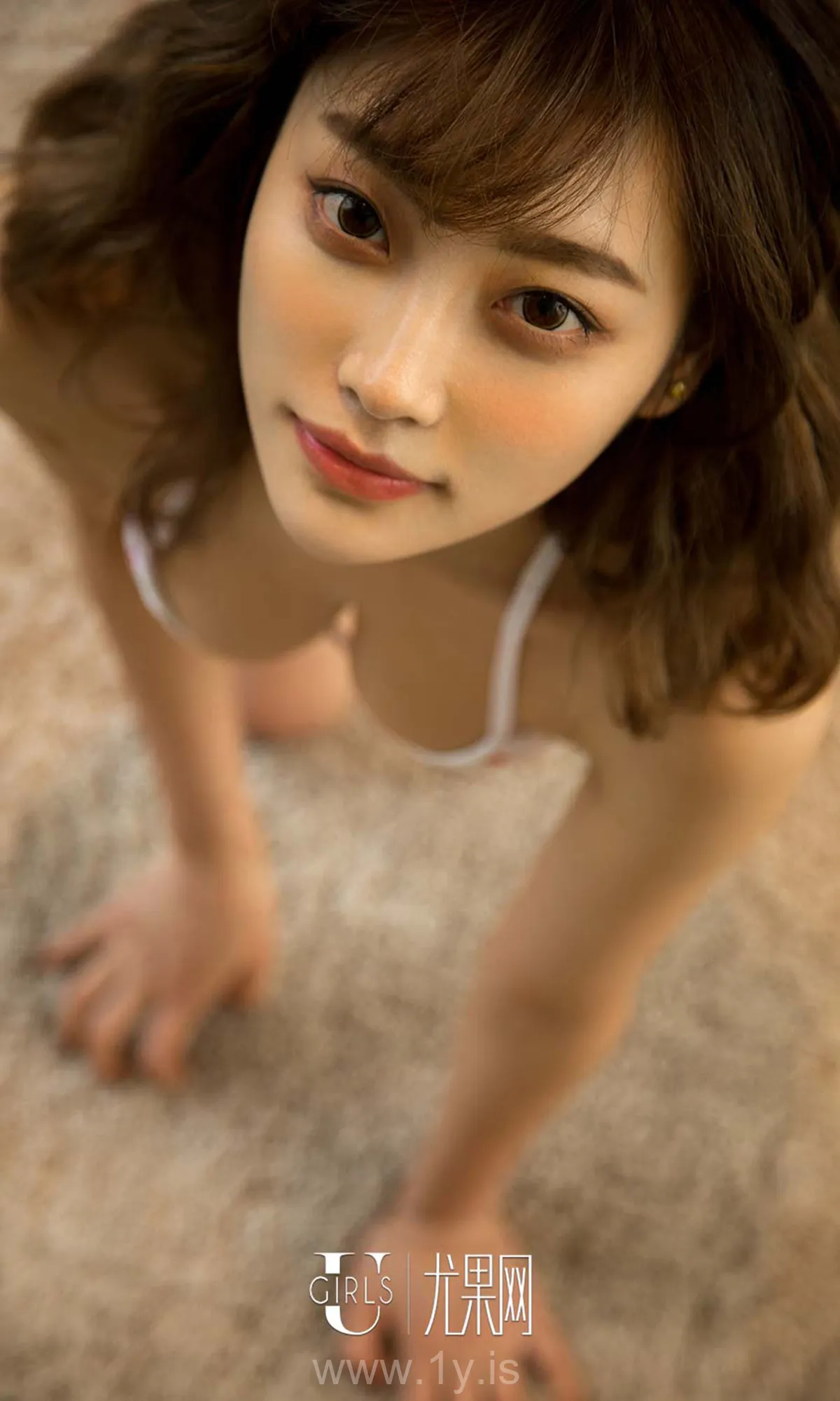 UGIRLS NO.1719 Lively & Gorgeous Chinese Cutie 晨间雨露杨晨晨