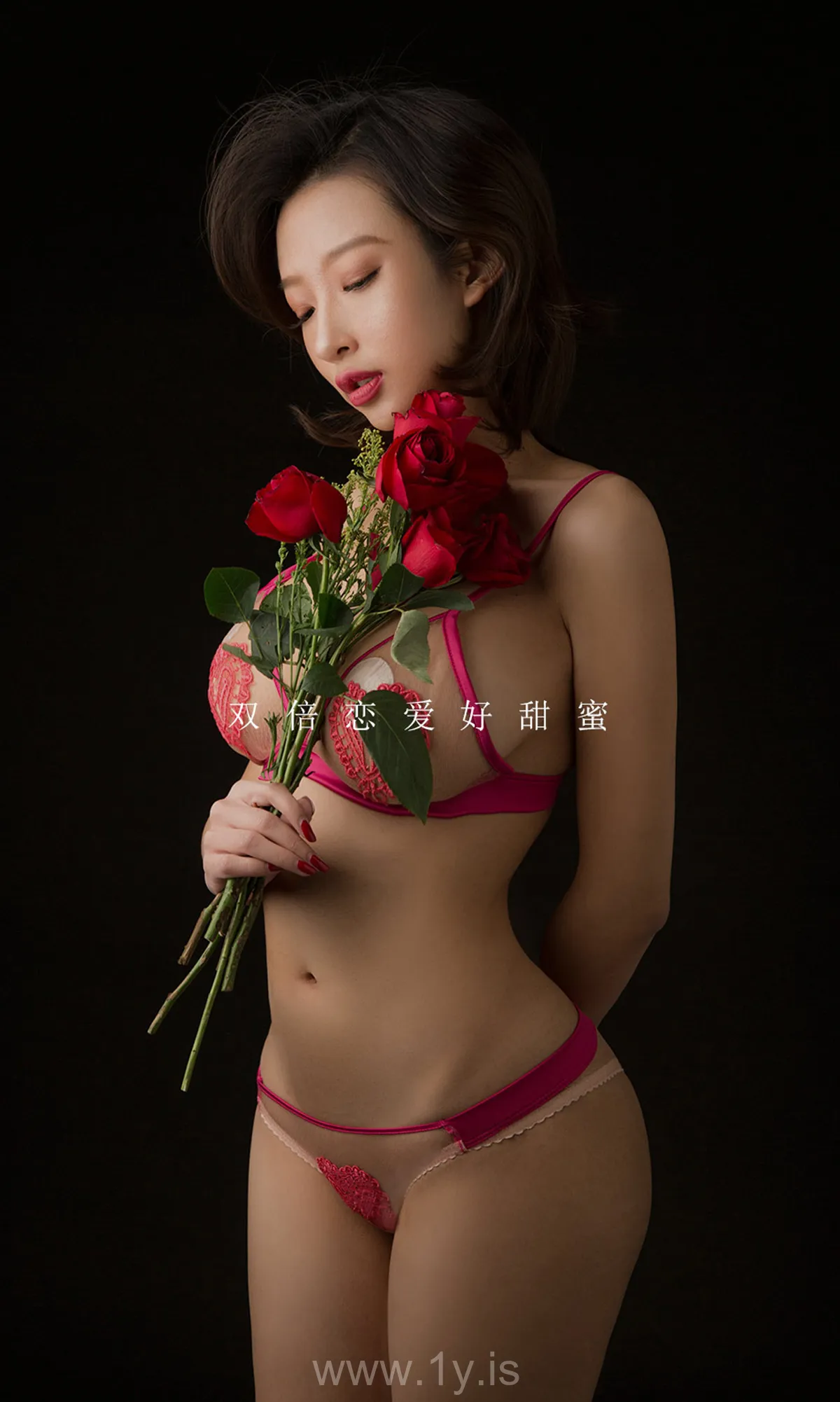UGIRLS NO.1732 Fashionable & Fair Chinese Homebody Girl 双倍恋爱栗子&小琪