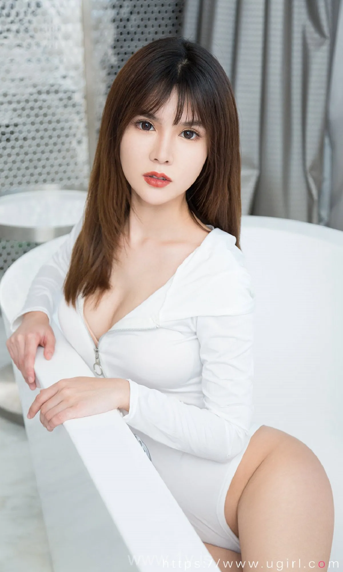 UGIRLS NO.1806 Attractive Chinese Goddess 雪国浪漫乔依诺