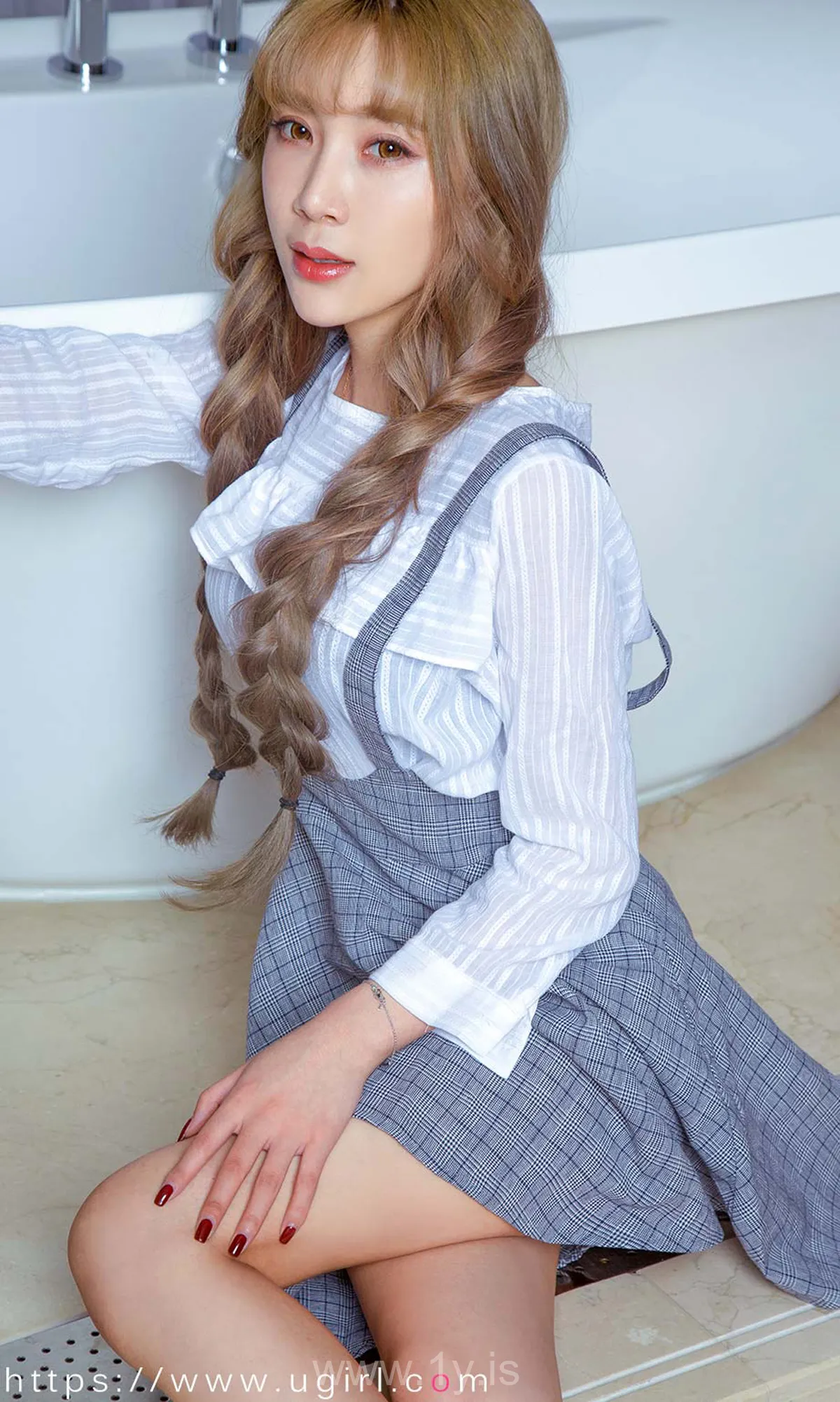 UGIRLS NO.1830 Pretty & Quiet Chinese Homebody Girl 黑天鹅冰淇