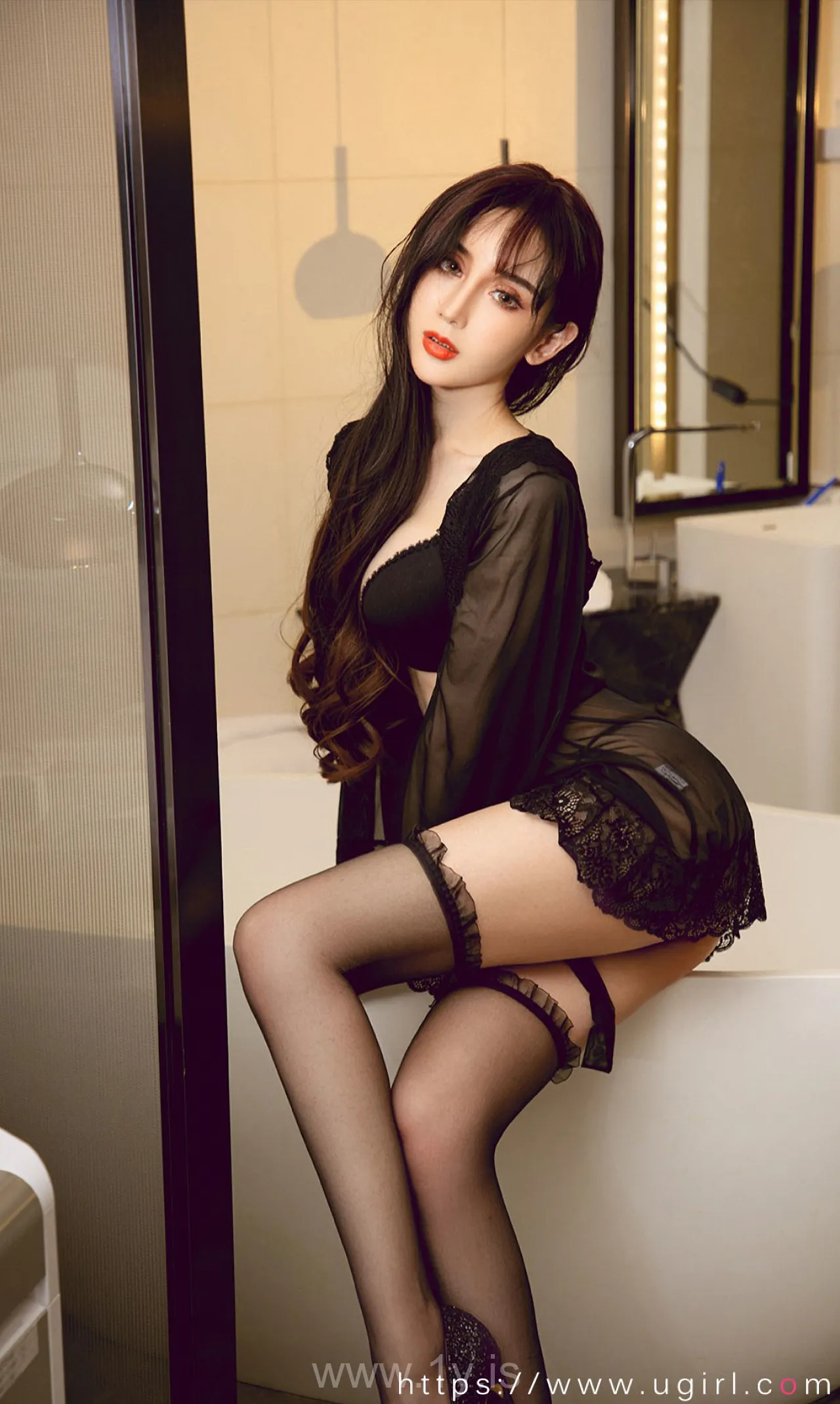 UGIRLS NO.1883 Beautiful Chinese Women 性感汪洋阿依努尔瓦娅