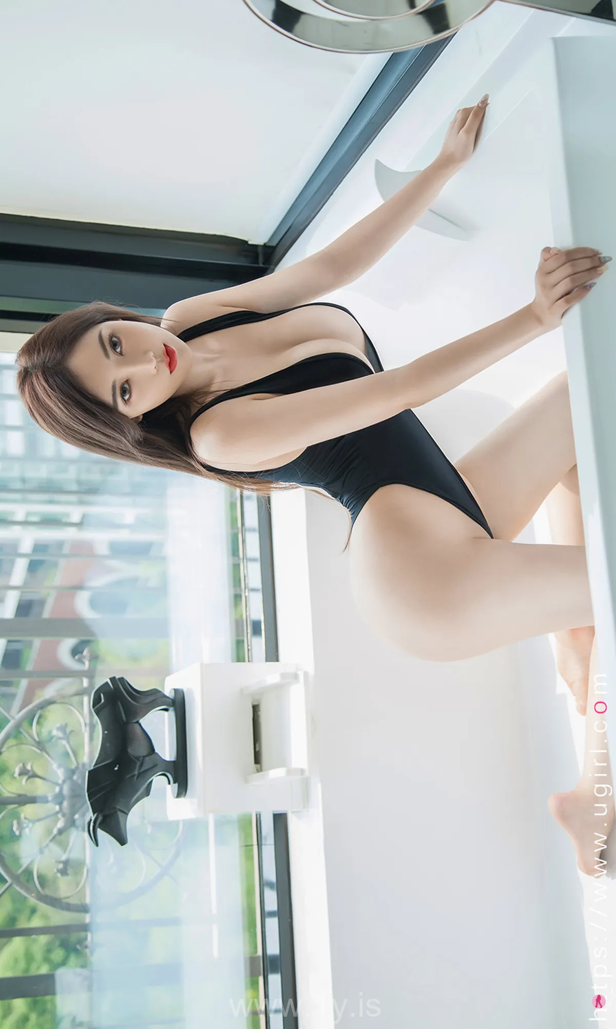 UGIRLS NO.1942 Well-developed & Good-looking Chinese Babe 风景与美景萌汉药baby