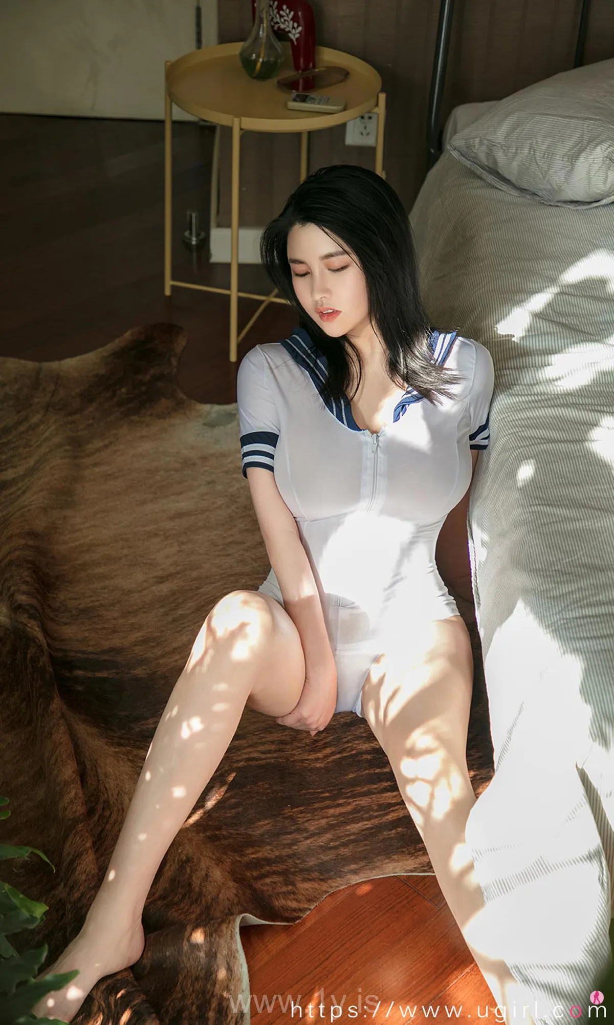 UGIRLS NO.1952 Stunning & Nice-looking Chinese Teen 娜露初稿