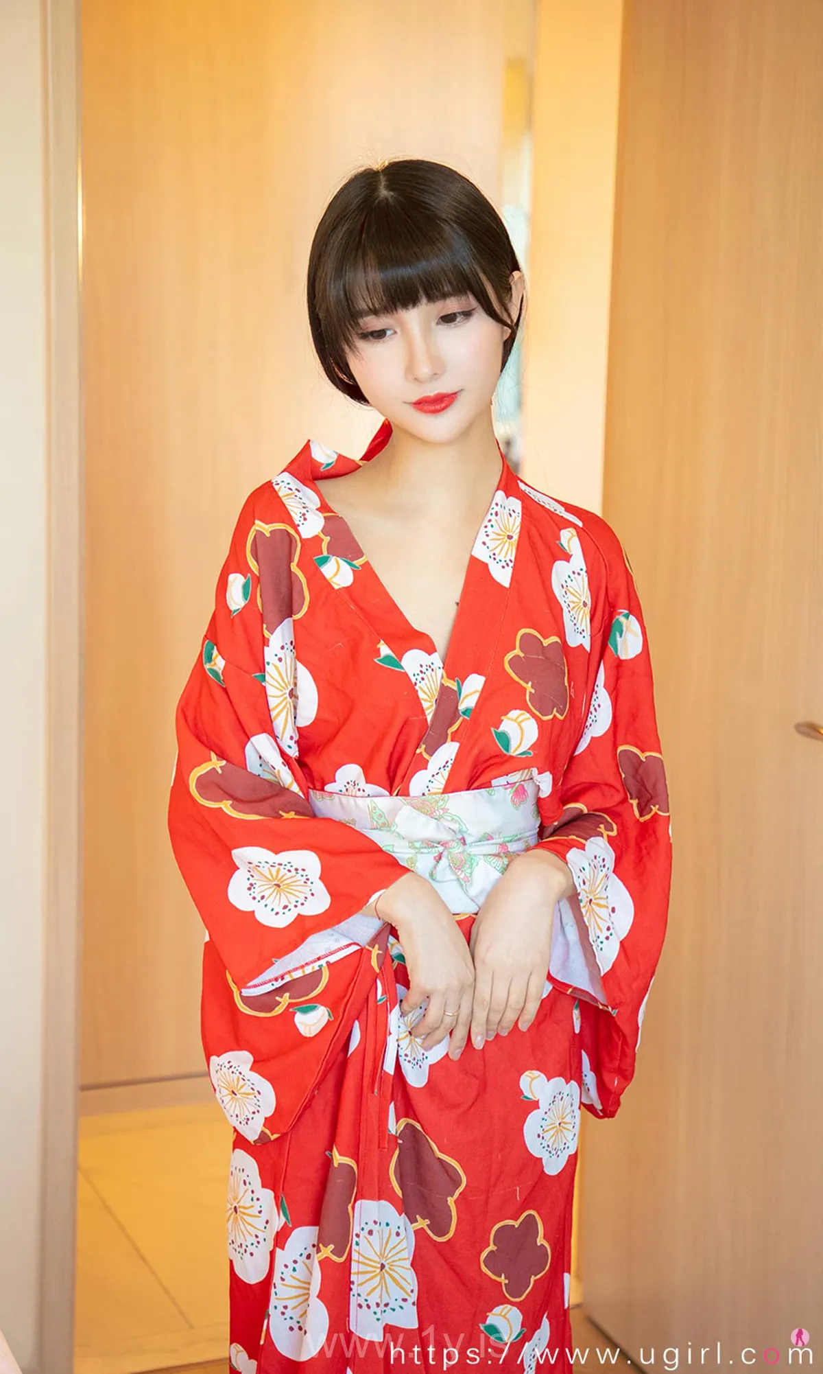 UGIRLS NO.1975 Pretty & Appealing Chinese Model 多情的猫咪猫猫