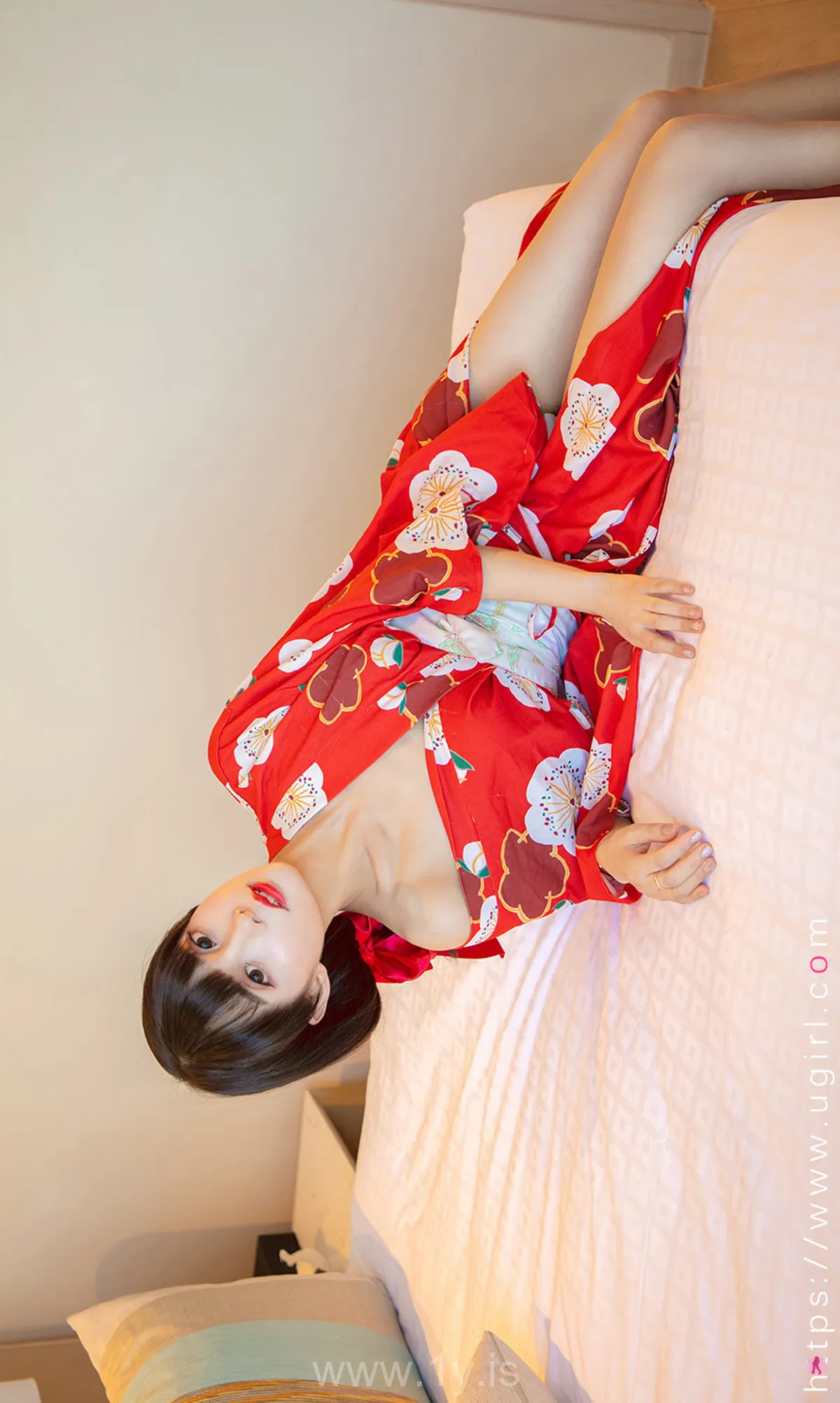 UGIRLS NO.1975 Pretty & Appealing Chinese Model 多情的猫咪猫猫