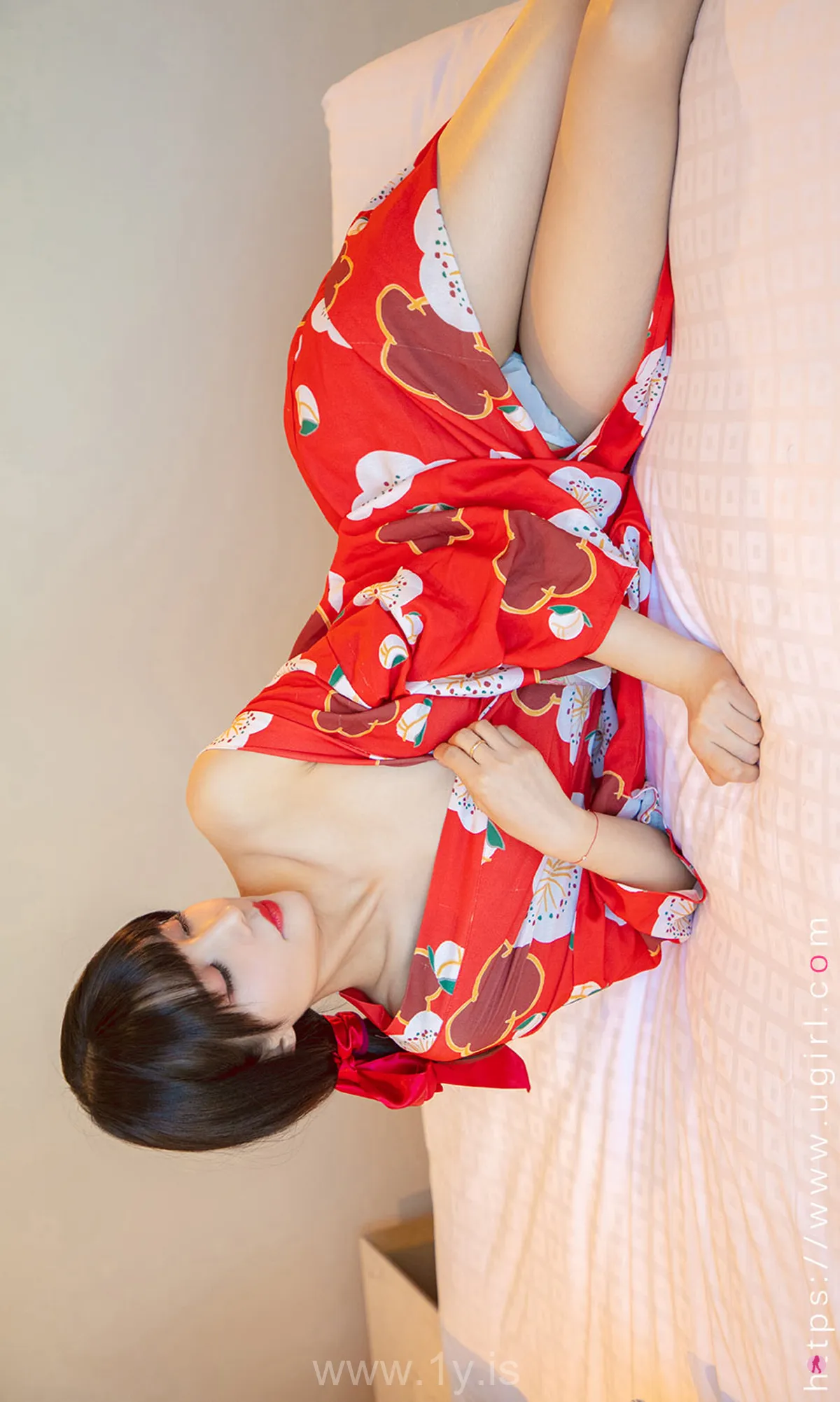 UGIRLS NO.1975 Pretty & Appealing Chinese Model 多情的猫咪猫猫