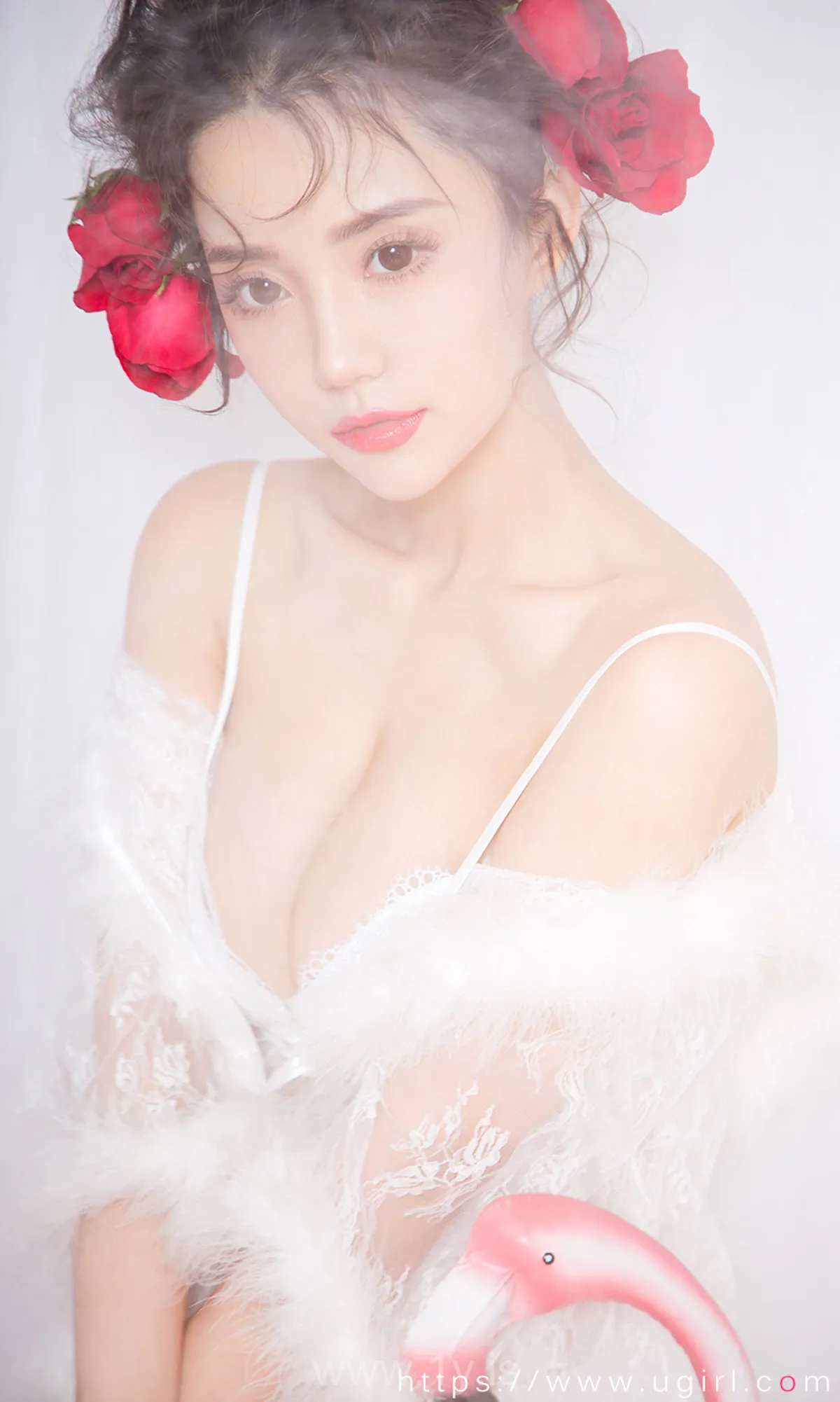 UGIRLS NO.2022 Gorgeous Chinese Teen 爱丽莎栗子可欣情人多情