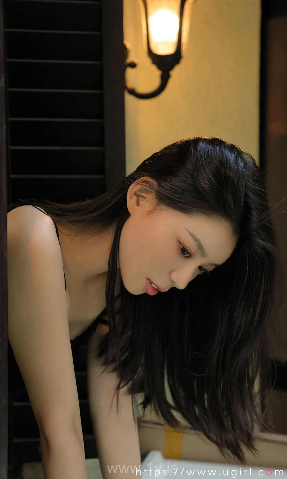 UGIRLS NO.2033 Extraordinary & Pretty Chinese Hottie 言沫古堡少女