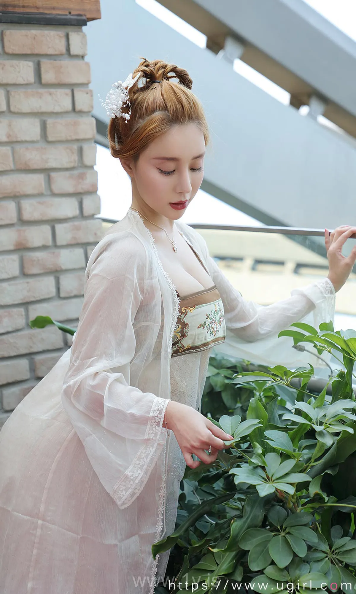UGIRLS NO.2177 Appealing & Nice-looking Chinese Cougar 筱慧糖心满月