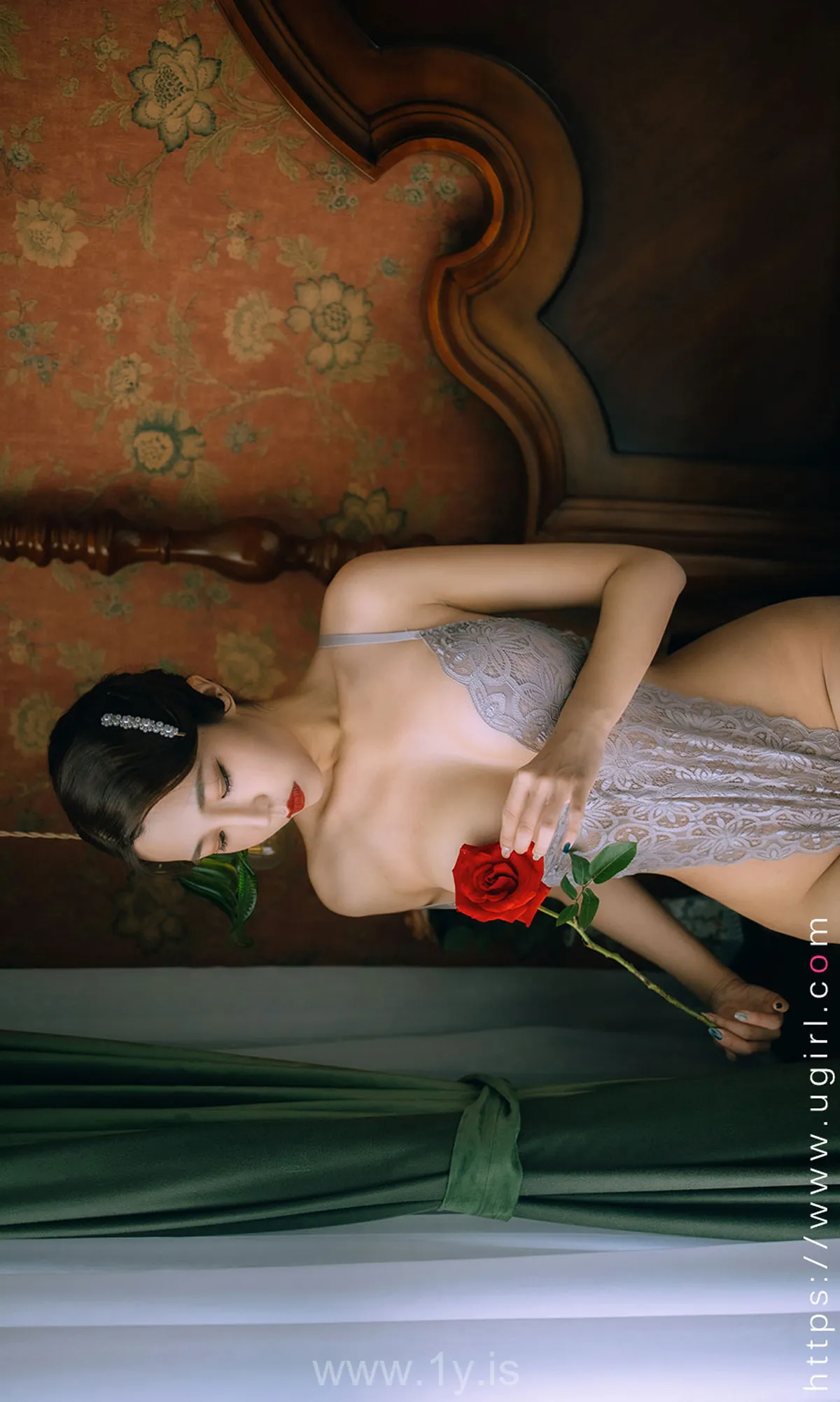UGIRLS NO.2192 Good-looking & Knockout Chinese Teen 长腿妍嫣复古情调