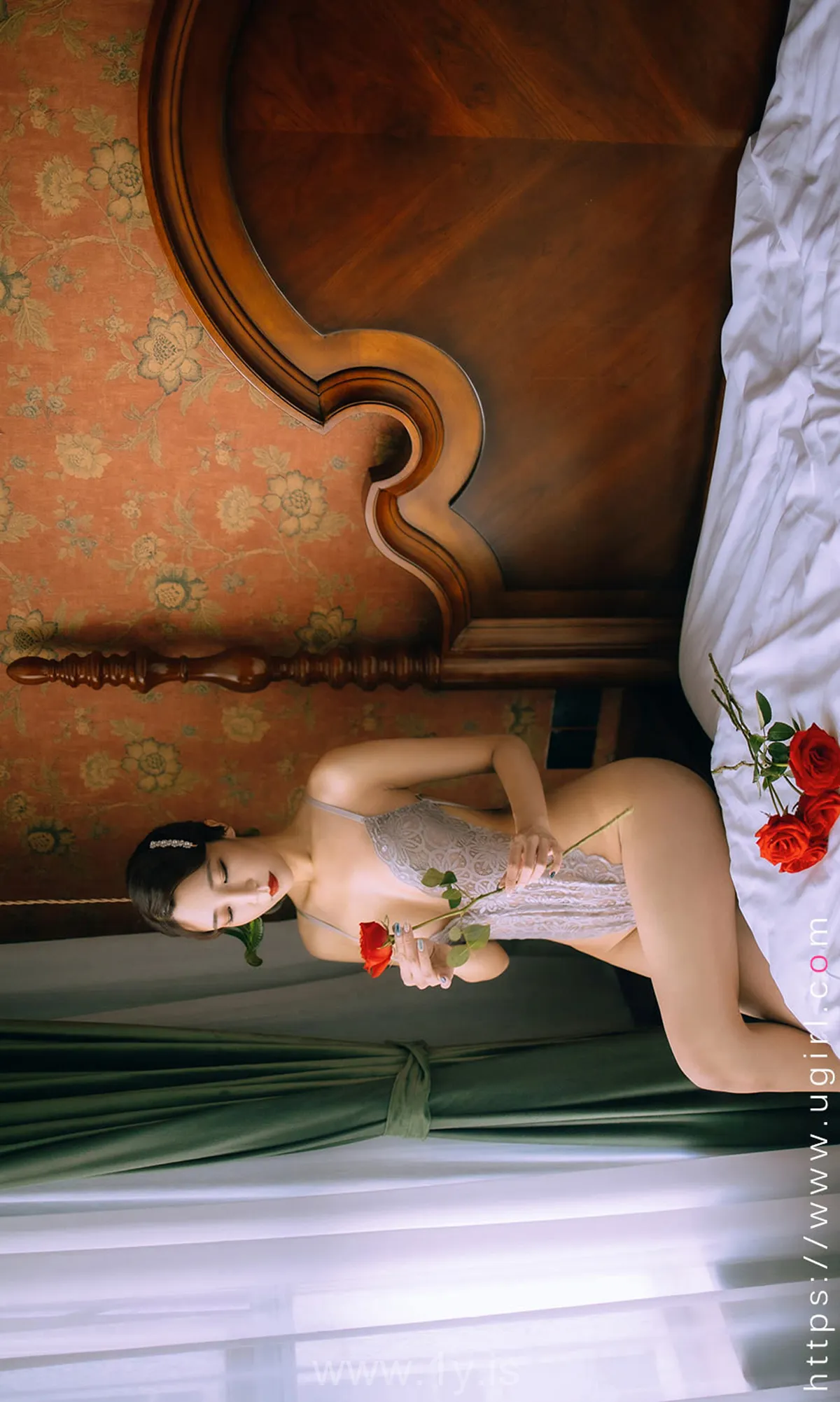 UGIRLS NO.2192 Good-looking & Knockout Chinese Teen 长腿妍嫣复古情调