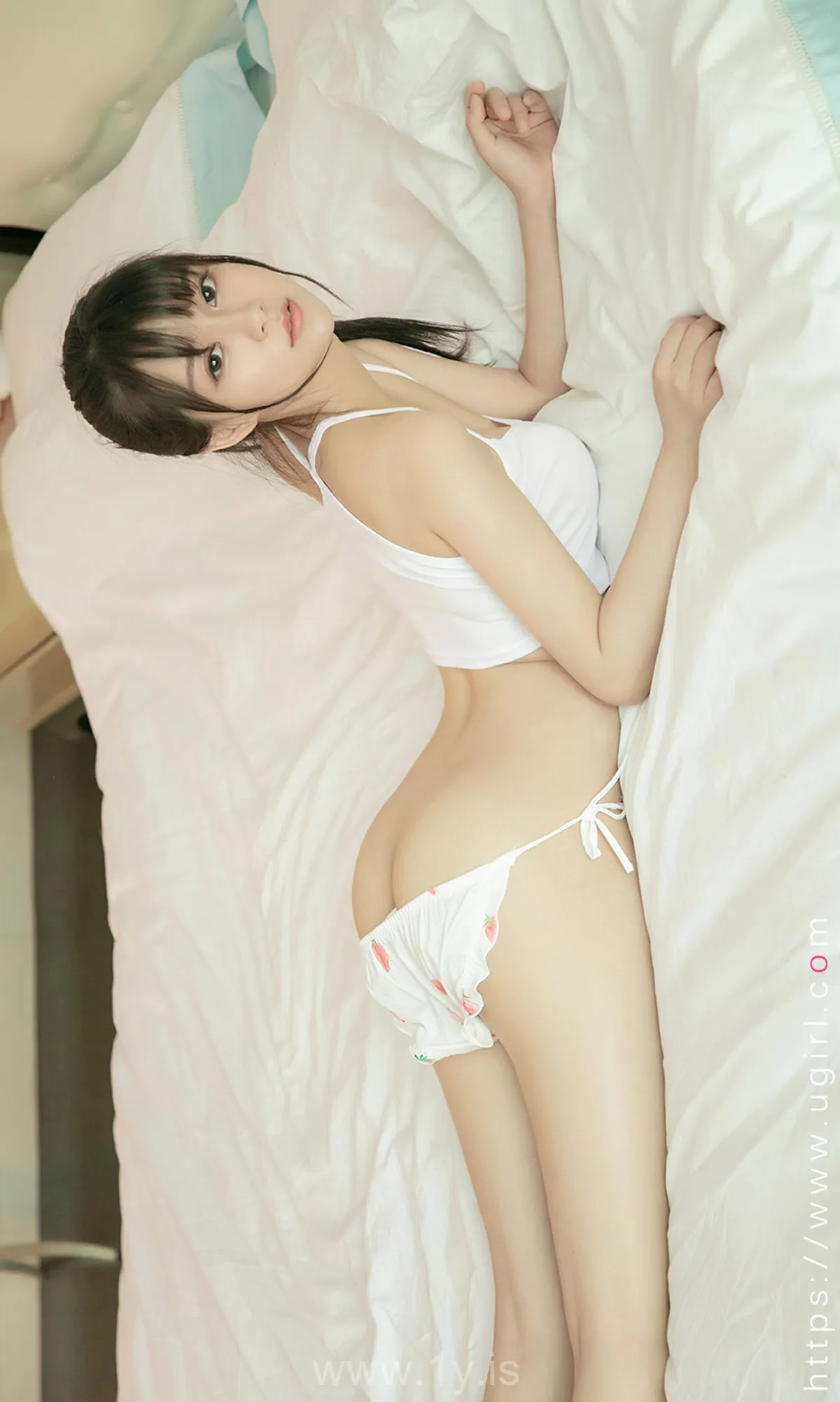 UGIRLS NO.2195 Nice-looking Chinese Hottie 赏心悦目尤果合輯