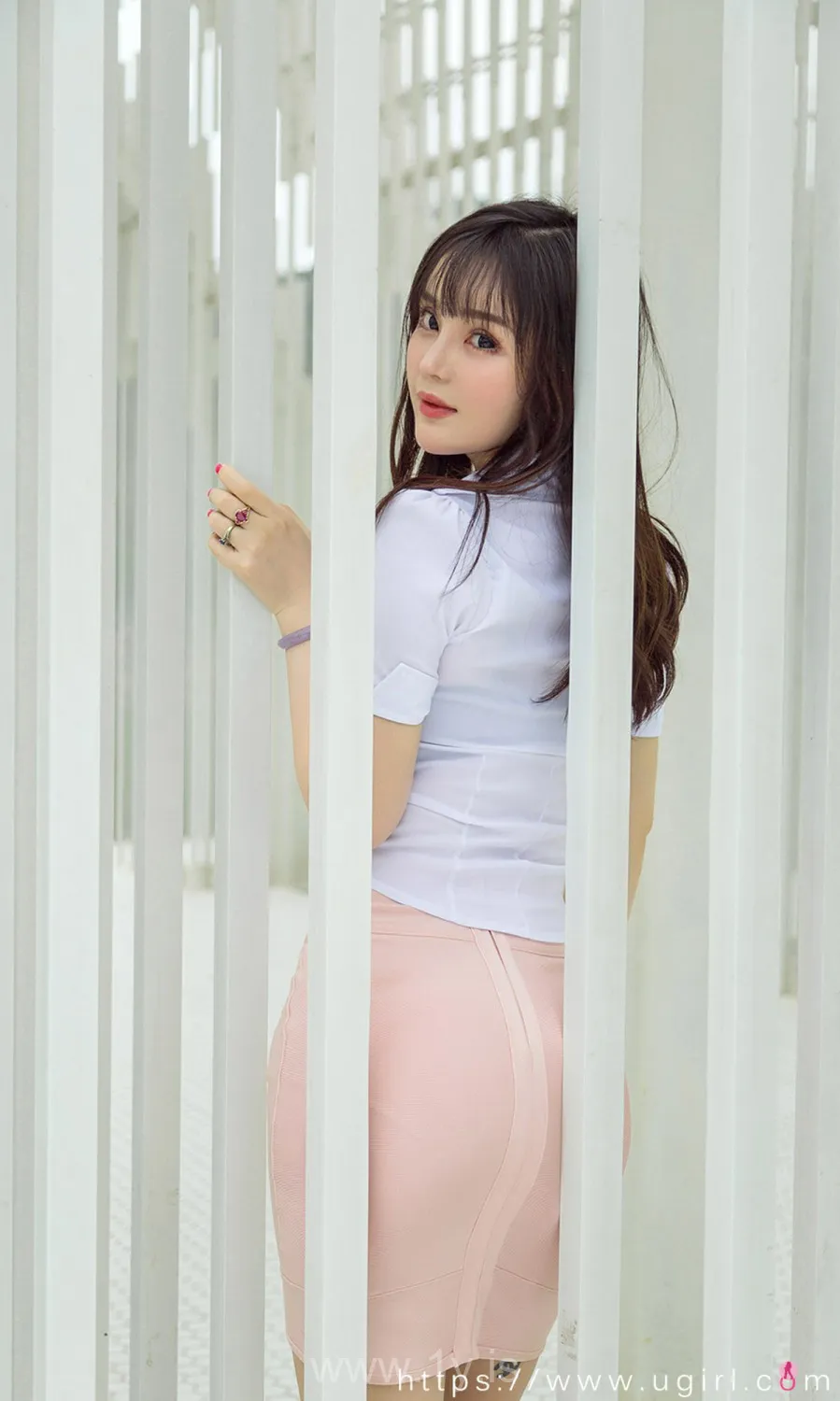 UGIRLS NO.2205 Well-developed & Extraordinary Chinese Model 美人发光尤果合輯