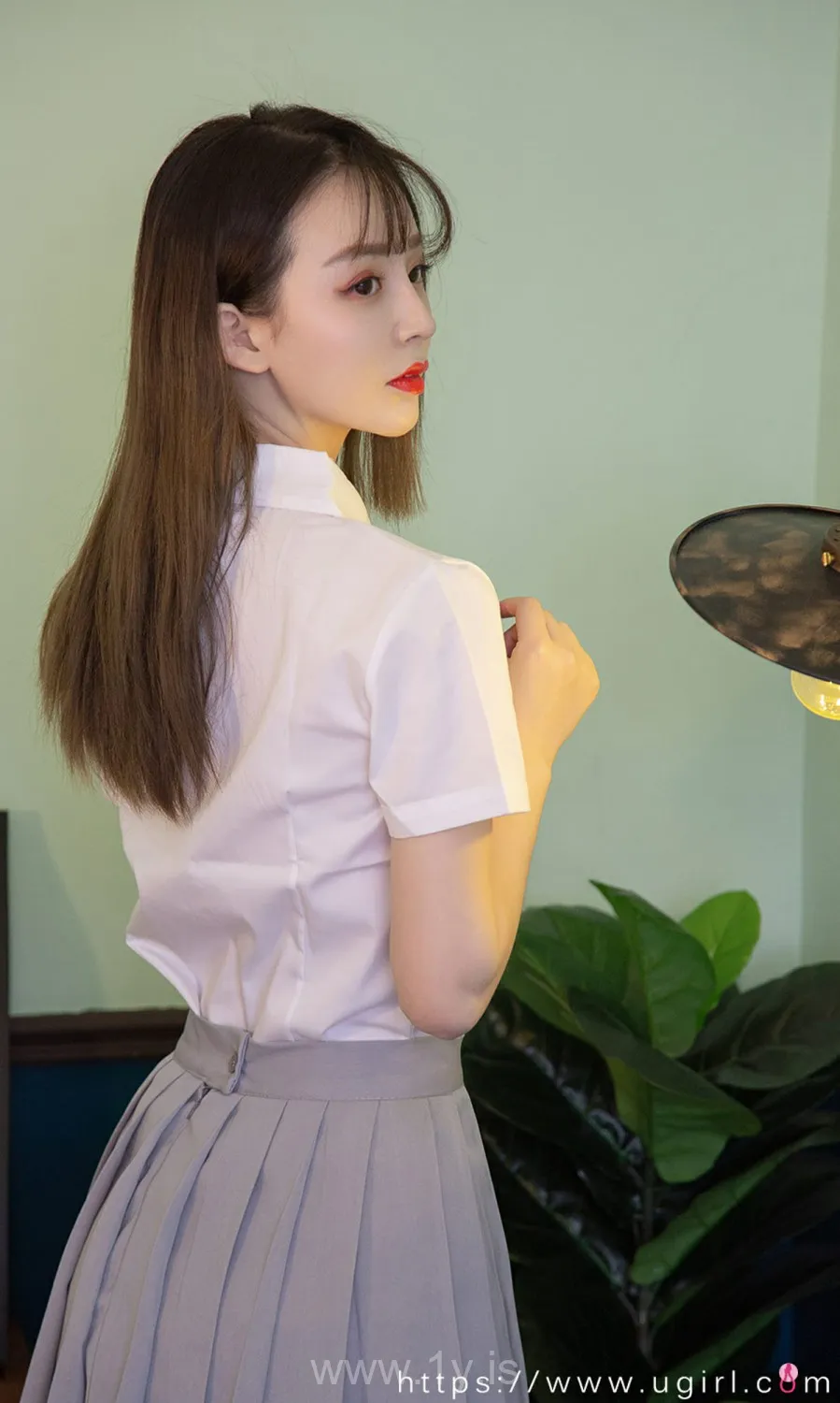 UGIRLS NO.2205 Well-developed & Extraordinary Chinese Model 美人发光尤果合輯