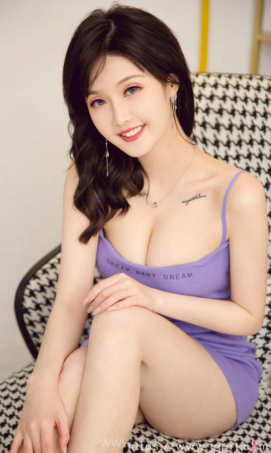 UGIRLS NO.2211 Beautiful Chinese Cutie 露儿野莓浆果