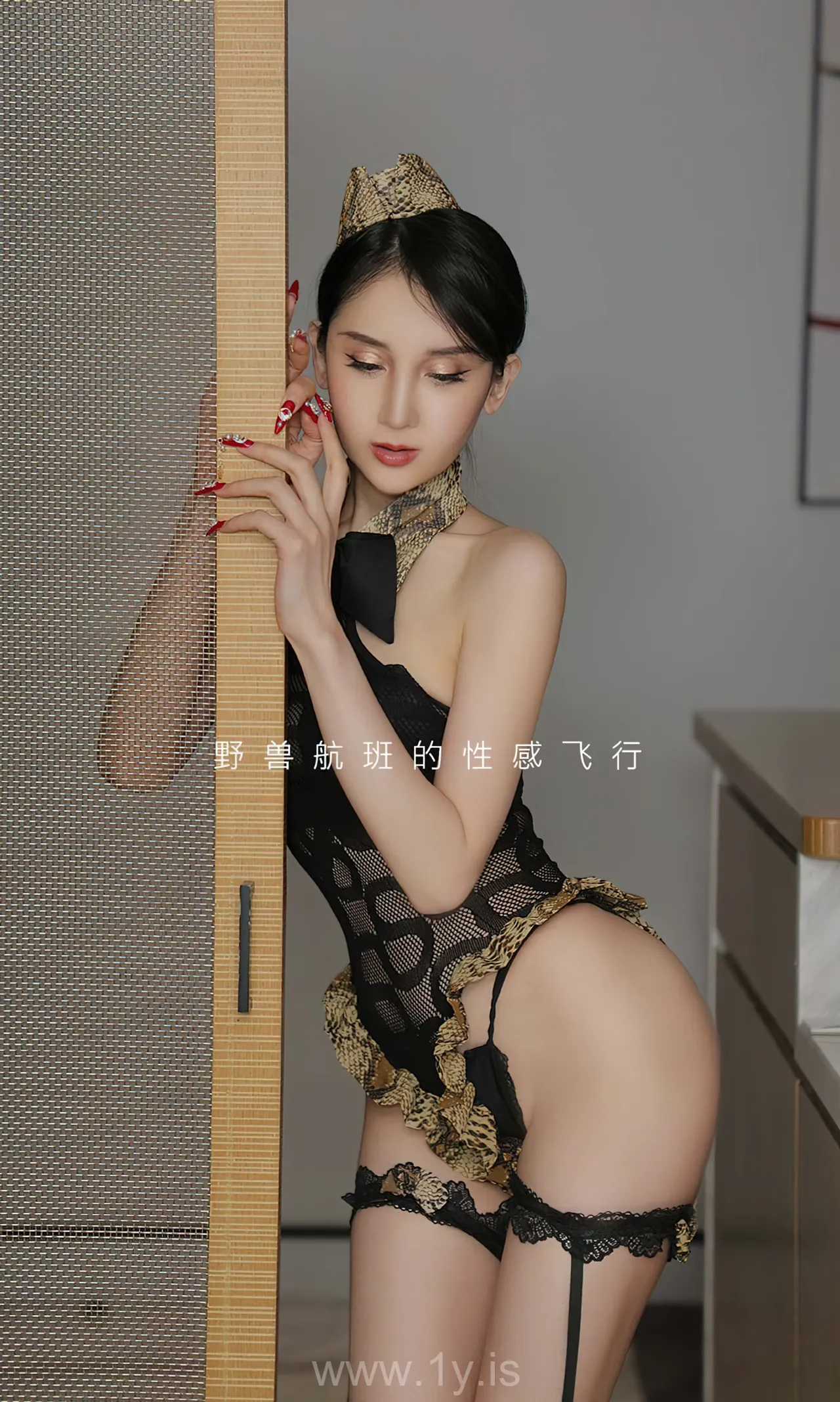 UGIRLS NO.2257 Slim Chinese Cougar 阿依奴尔瓦娅野兽航空