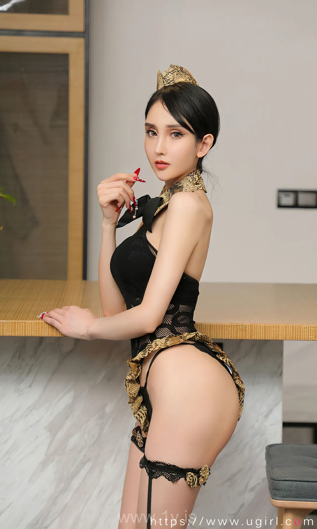 UGIRLS NO.2257 Slim Chinese Cougar 阿依奴尔瓦娅野兽航空