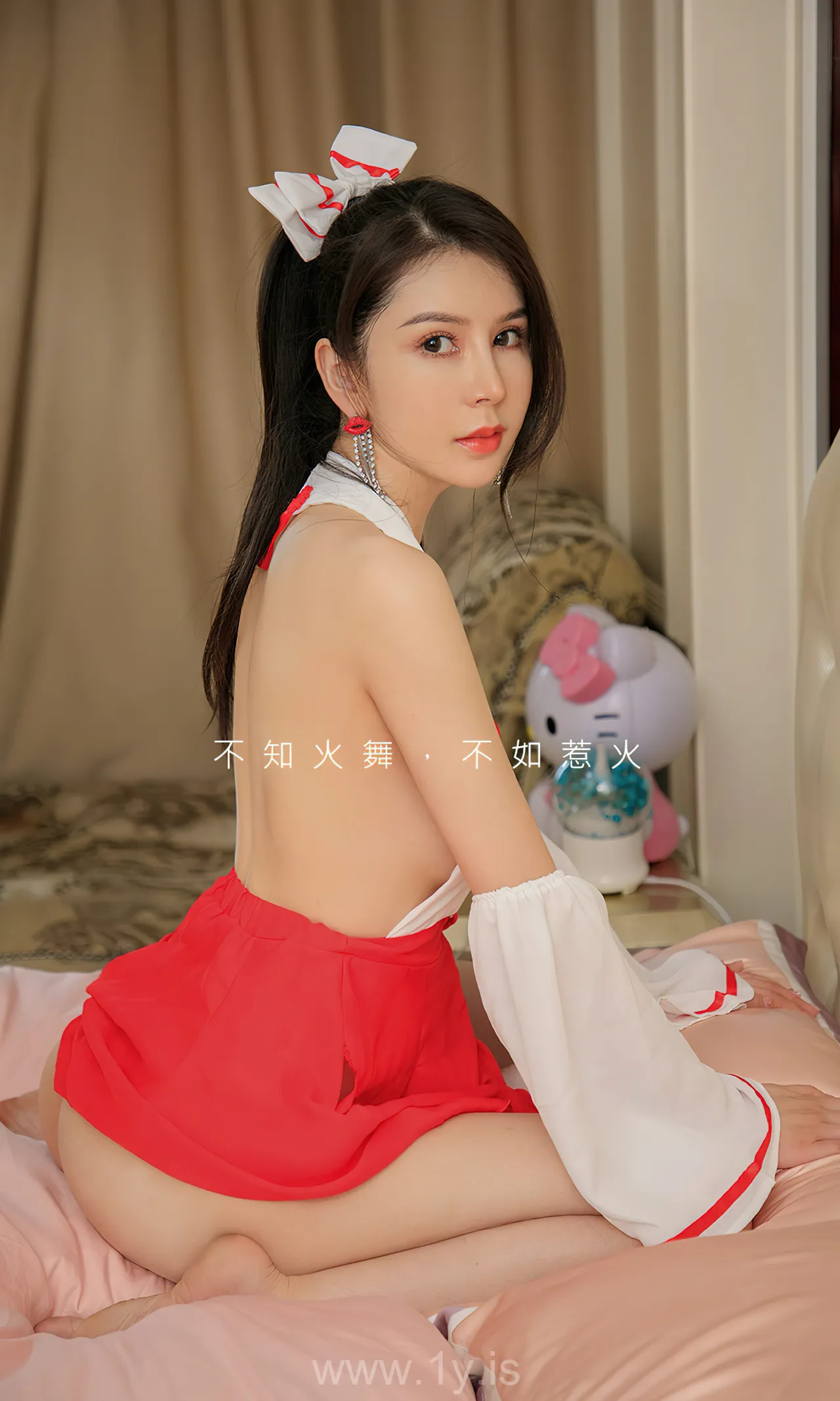 UGIRLS NO.2280 Sexy & Lively Chinese Teen 李丽莎不知惹火