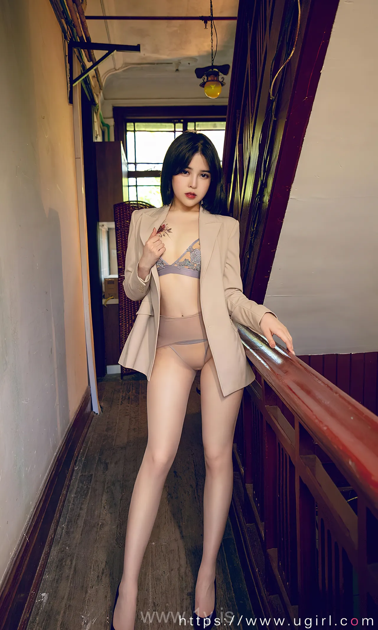 UGIRLS NO.2282 Breathtaking & Quiet Chinese Hottie 韩静安老洋房的尤物