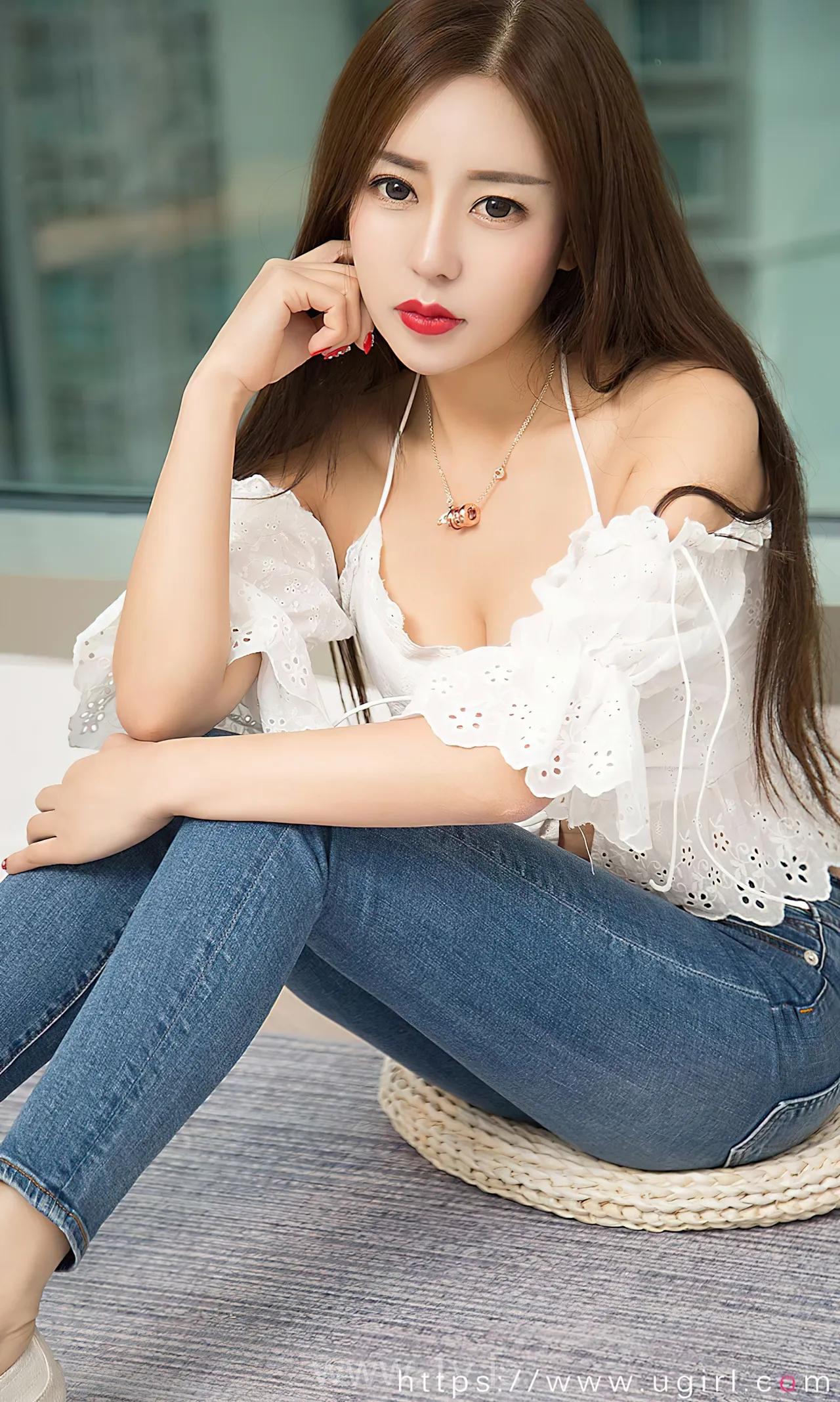 UGIRLS NO.2284 Fashionable & Lively Chinese Babe 吴美溪罗曼蒂克的吻