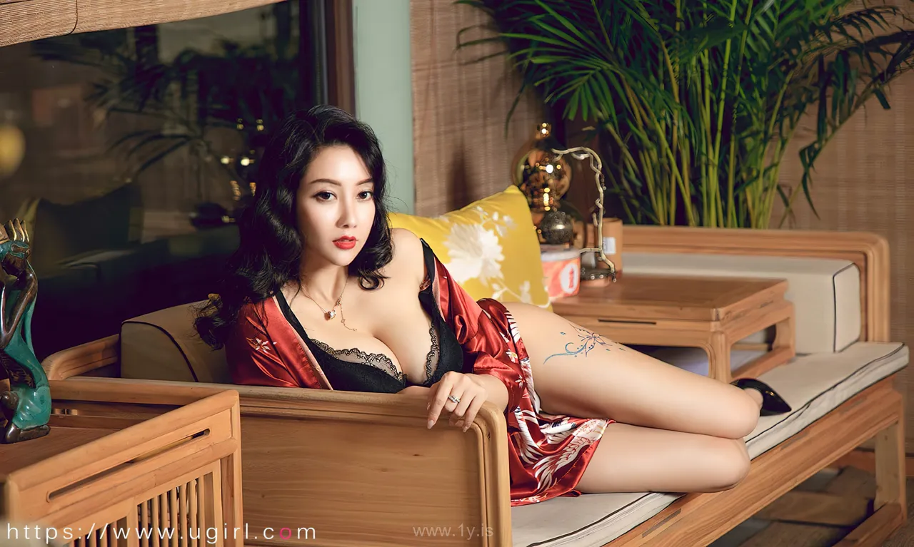 UGIRLS NO.2288 Fair & Knockout Chinese Peri 果儿樱落甜情