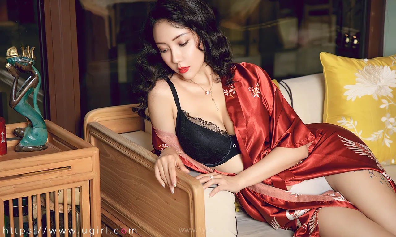 UGIRLS NO.2288 Fair & Knockout Chinese Peri 果儿樱落甜情