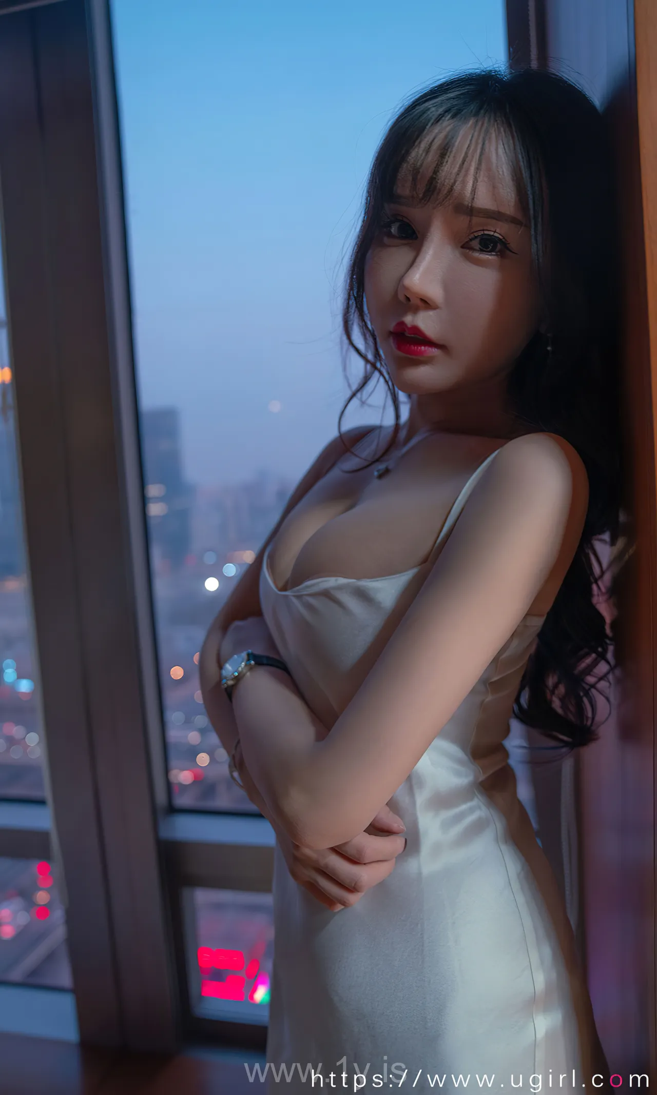 UGIRLS NO.2290 Hot & Charming Chinese Babe 艾小青暮色将晚