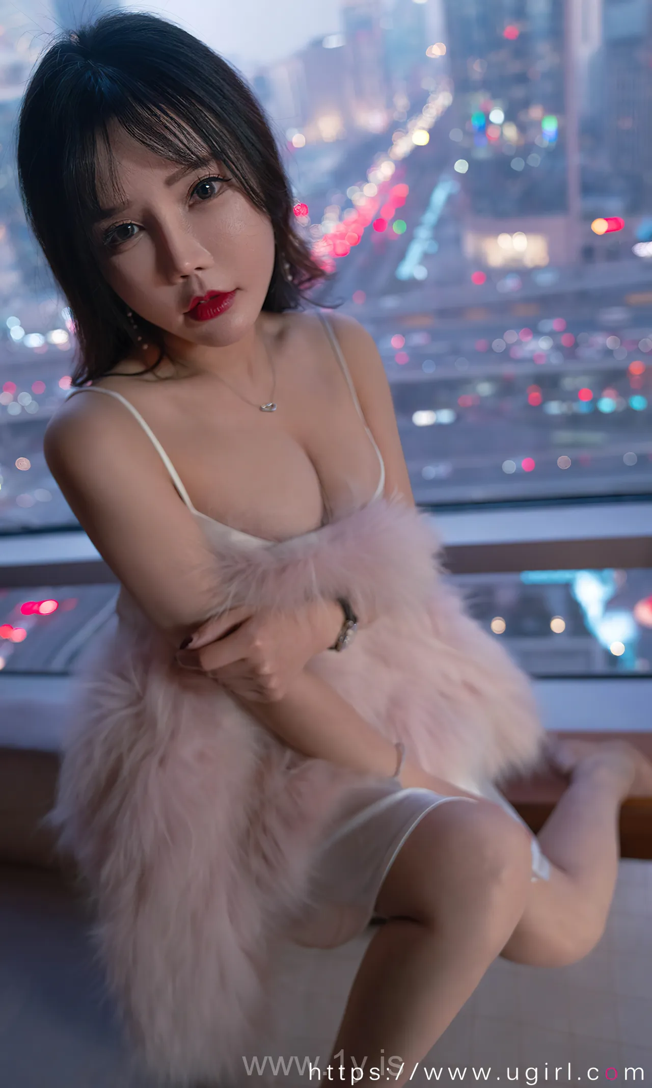 UGIRLS NO.2290 Hot & Charming Chinese Babe 艾小青暮色将晚