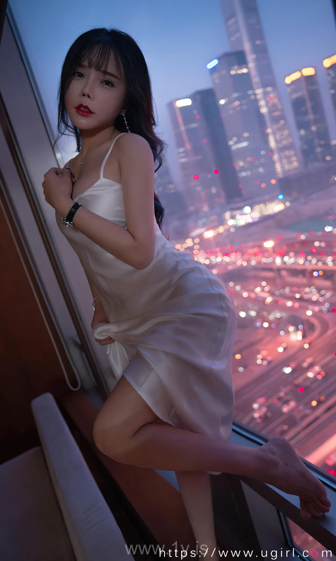 UGIRLS NO.2290 Hot & Charming Chinese Babe 艾小青暮色将晚