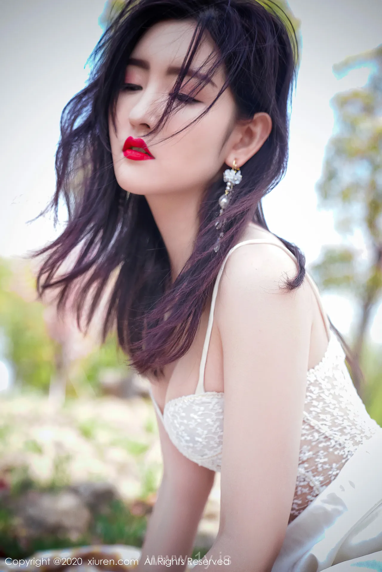 UGIRLS NO.2297 Appealing & Sexy Chinese Hottie 沈梦瑶花海美女